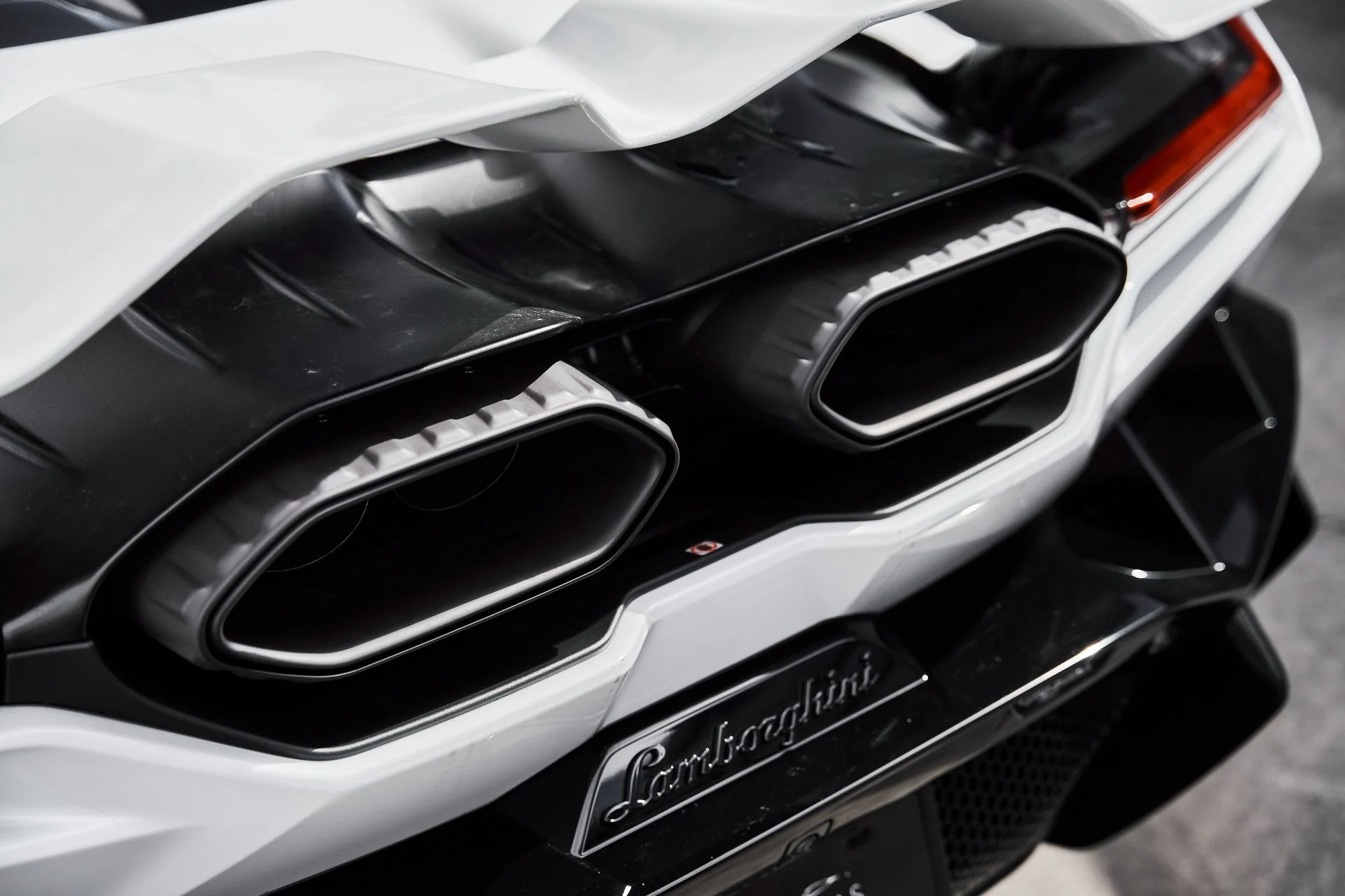 mph013_1304209744_Used_2026_Lamborghini_Revuelto_Base_1777078360_efaf7d9edb