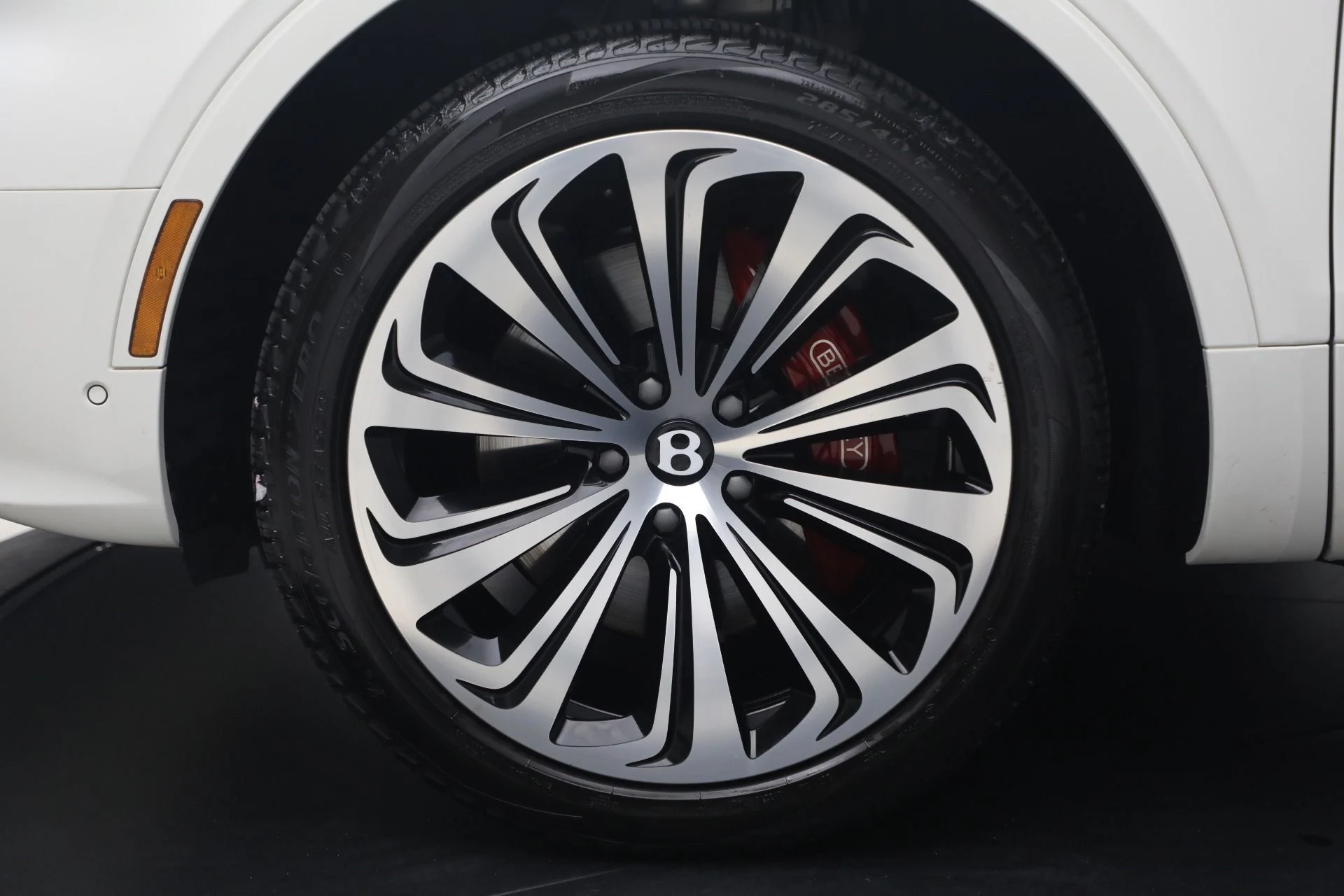 mph013_1311531608_Used_2022_Bentley_Bentayga_V8_1777753010_5cad0f25a9
