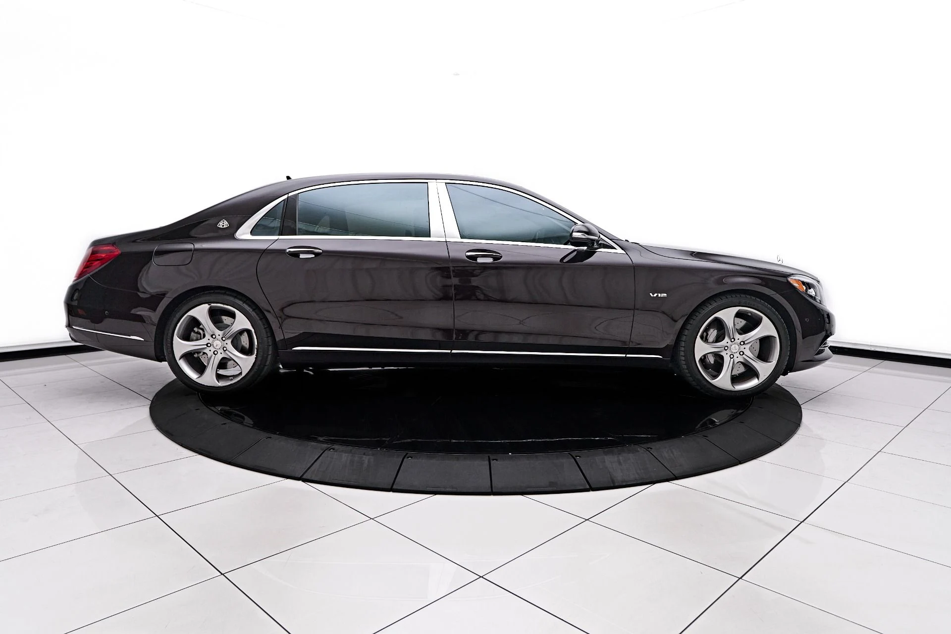 mph013_1328724980_Used_2016_Mercedes_Benz_S_Class_Maybach_S_600_1758850304_8fe72659db