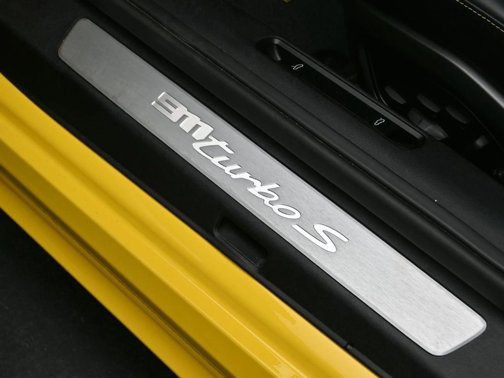 mph013_1342292366_SU_9x8x_P8_X3_C9_Ai_Ed1_S59_Go_Mrrzs_28a032b2bc