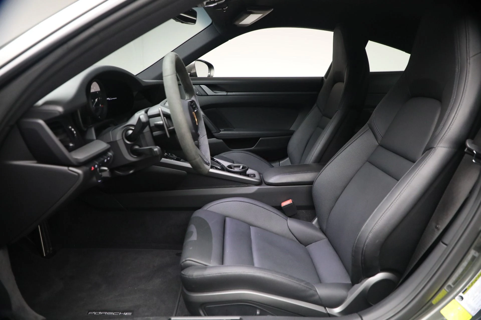 mph013_1347774756_Used_2022_Porsche_911_Carrera_1765579996_03c2a4deab