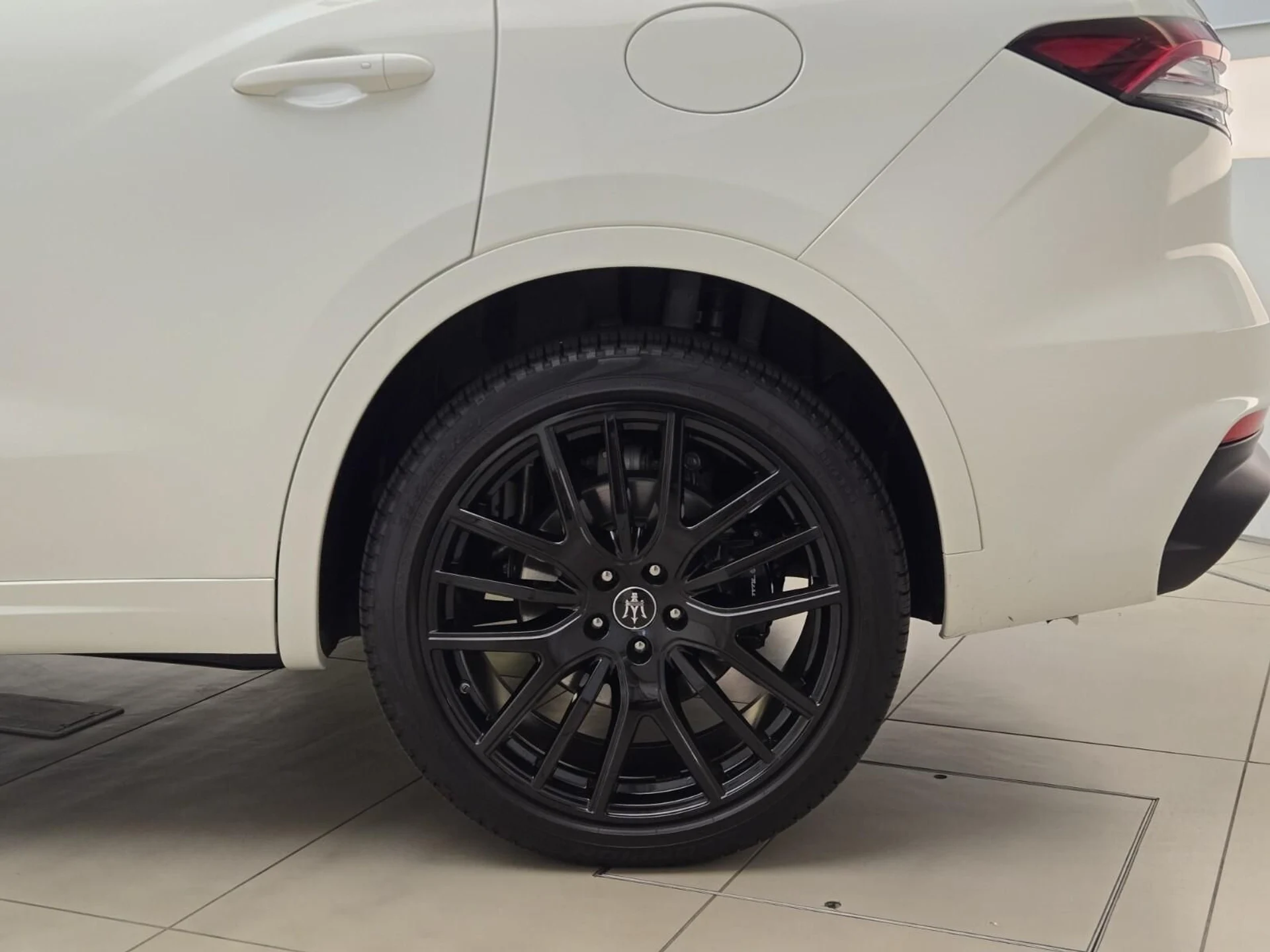 mph013_1348145194_Used_2023_Maserati_Levante_Modena_1791870032_ef2d2ead81