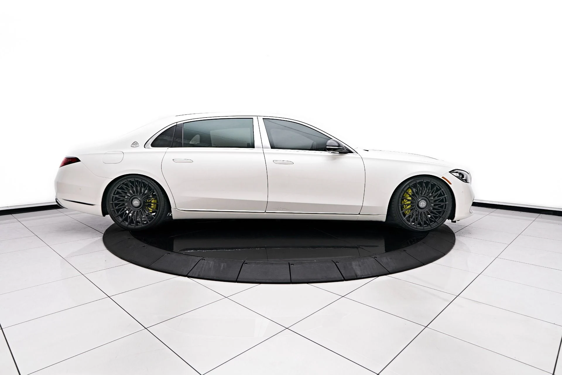 mph013_1349878378_Used_2022_Mercedes_Benz_S_Class_Maybach_S_580_1756343342_f155486fcf