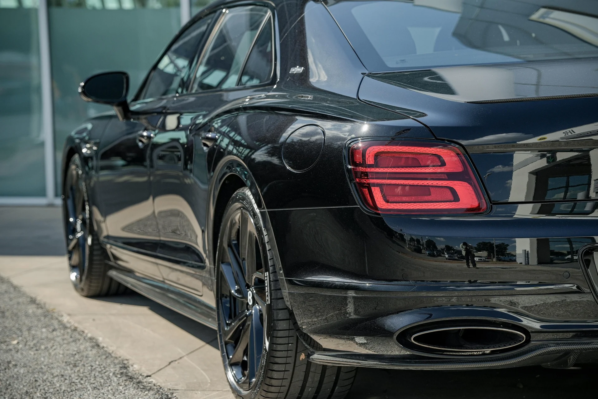 mph013_1350099854_Hi_Tech_Luxury_Imports_LLC_SCBBR_6_ZG_1_SC_022806_image_13_ec6df3f3af
