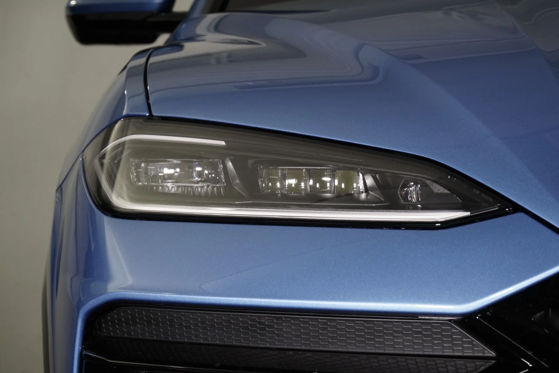 mph013_1363875995_New_2025_Lamborghini_Urus_SE_1760113903_7ee9e4430d