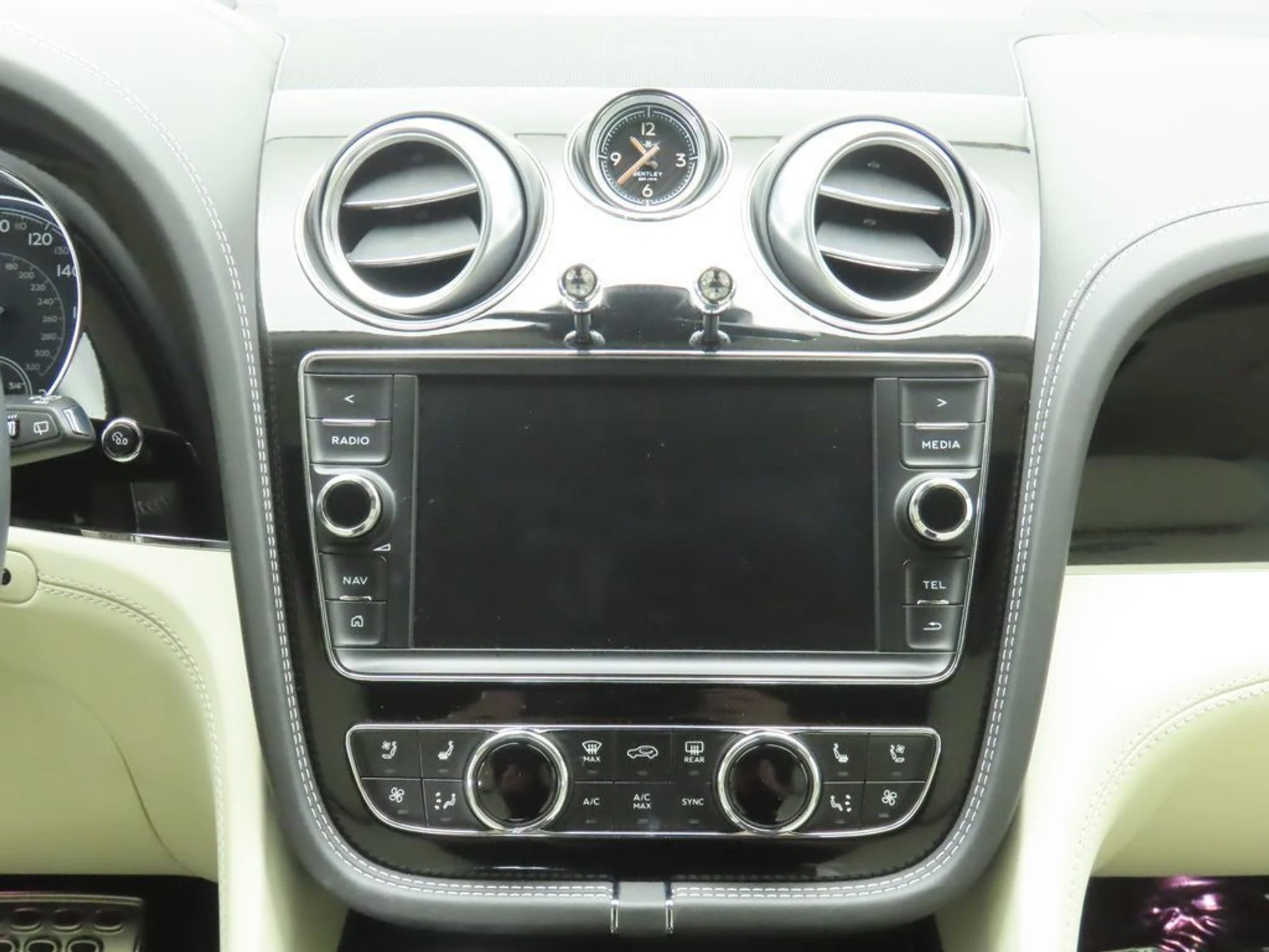 mph013_1365811335_used_2020_bentley_bentayga_hybridawd_8119_22810823_14_1024_d3caae8067