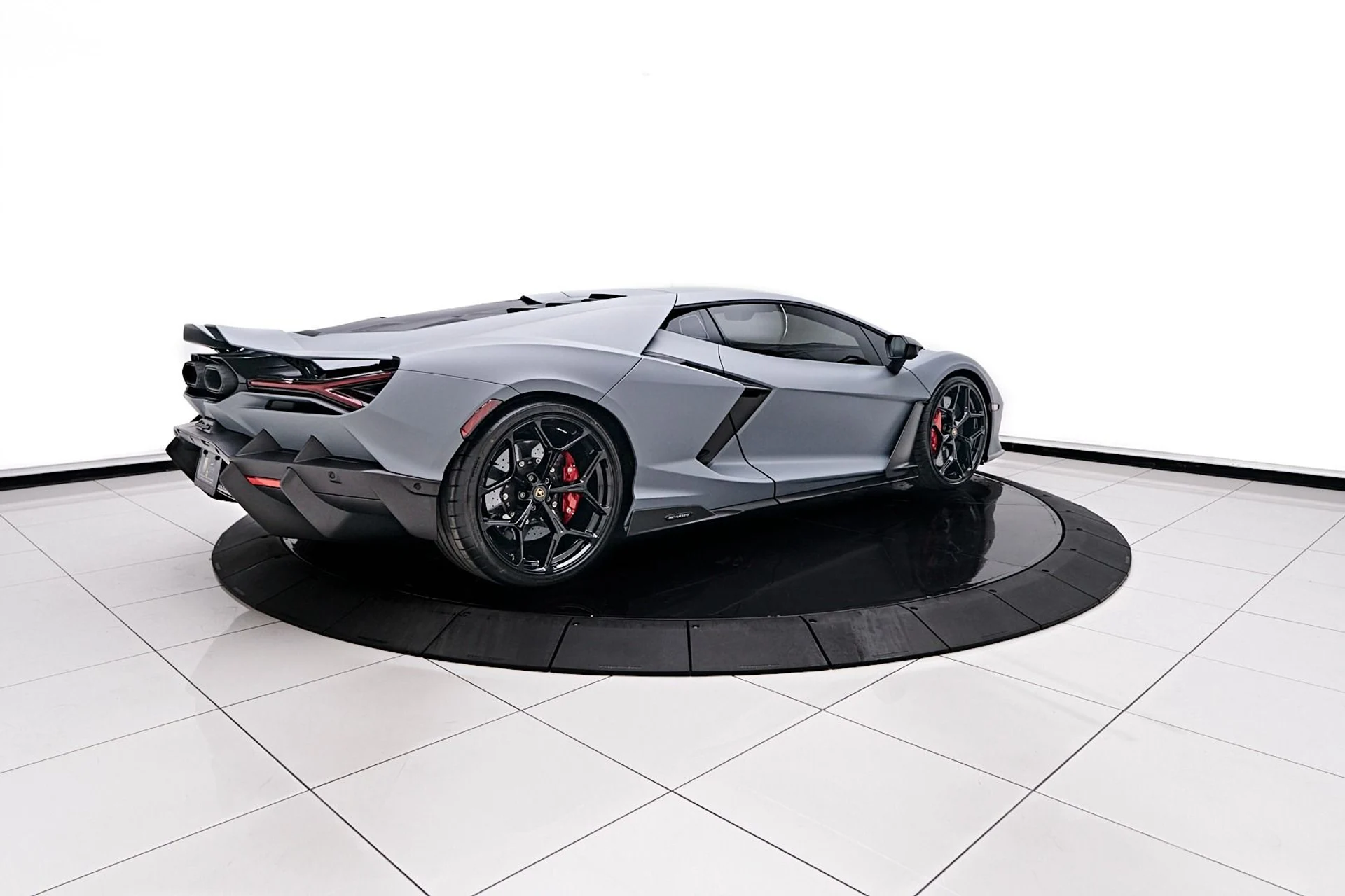mph013_1365983949_Used_2024_Lamborghini_Revuelto_Base_1732929046_c96720c49b