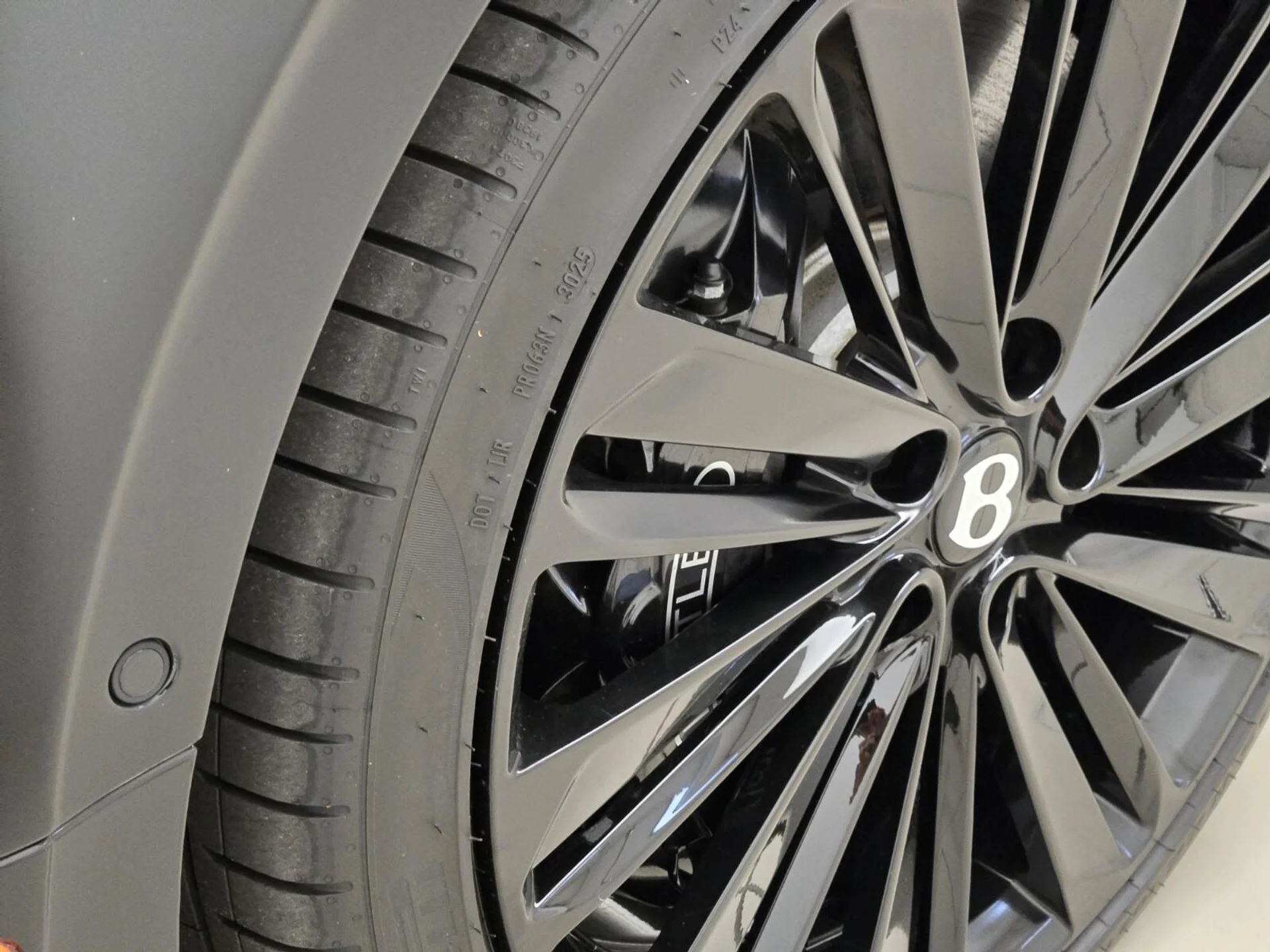 mph013_1386945408_Used_2024_Bentley_Flying_Spur_Speed_Edition_12_1784266923_f943b86d58