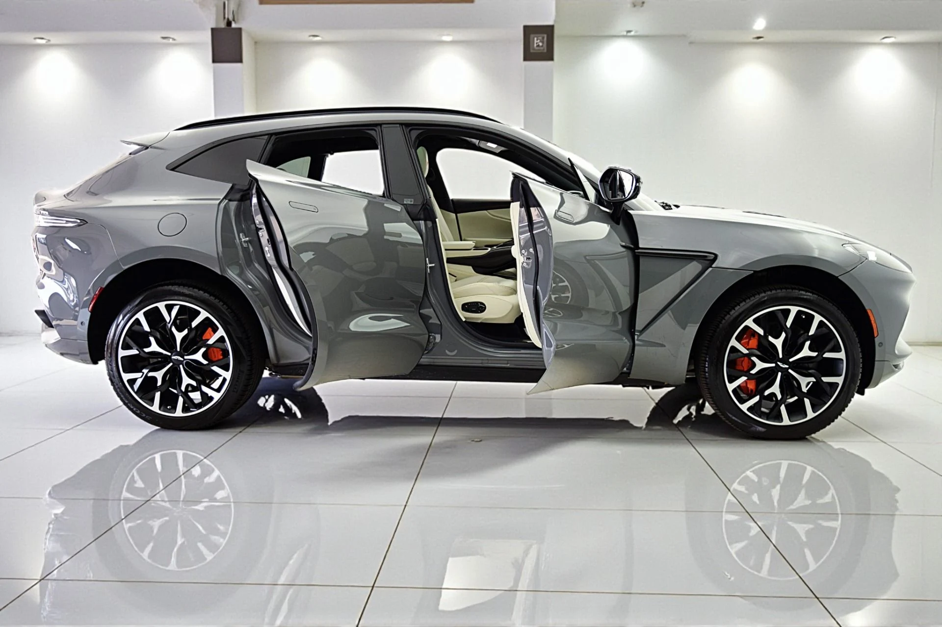 mph013_1390292652_Used_2022_Aston_Martin_DBX_c5fb4047db