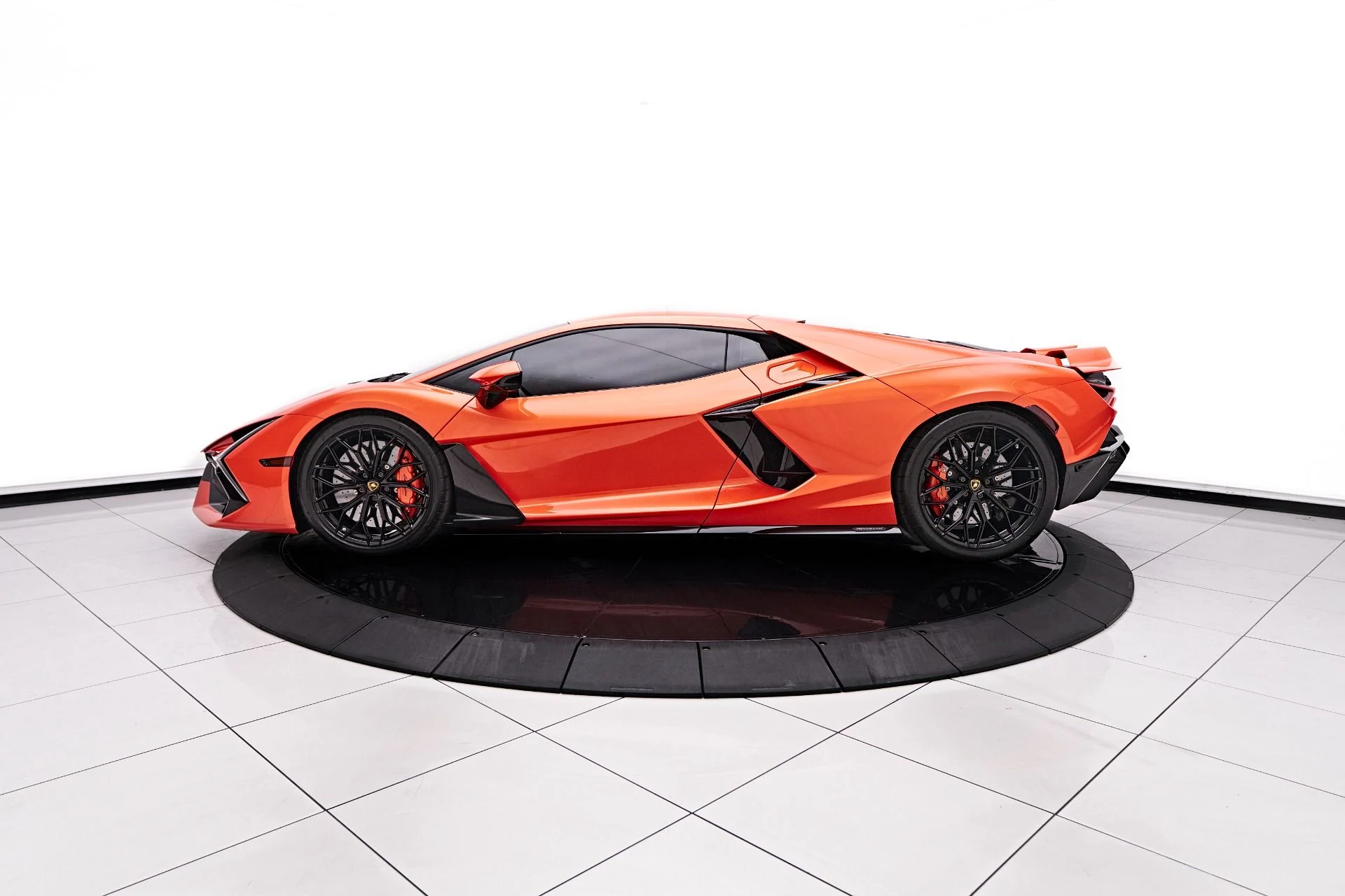 mph013_141608107_Used_2024_Lamborghini_Revuelto_Base_1755224841_b7c2a7829a