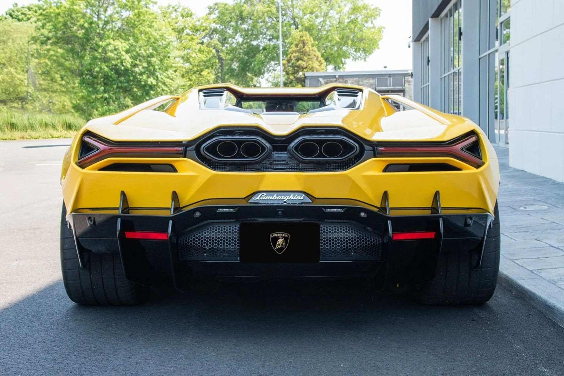 mph013_1420718870_Used_2024_Lamborghini_Revuelto_1740383899_09b0daeefc