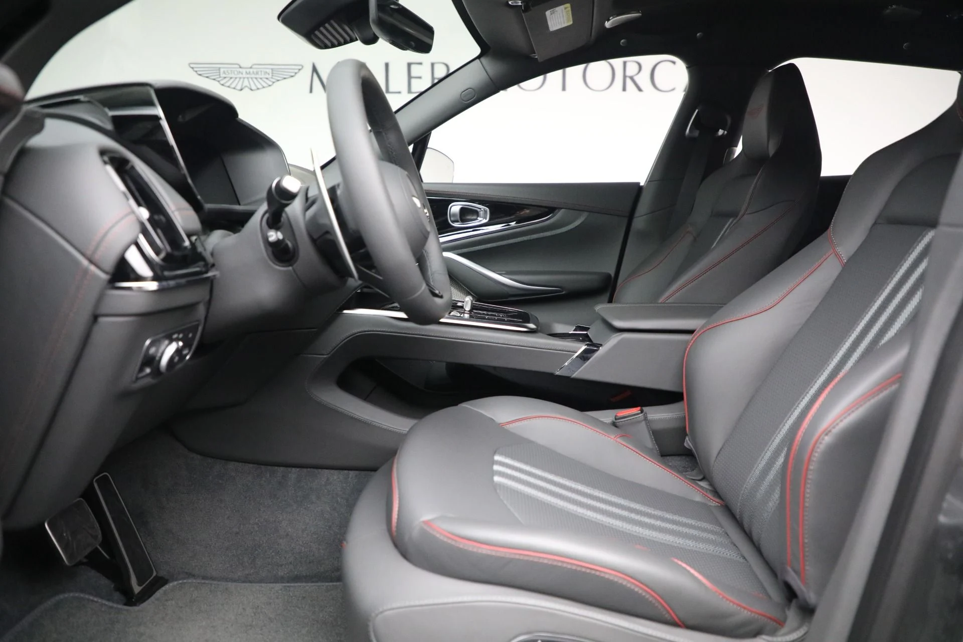 mph013_142082563_New_2025_Aston_Martin_DBX_707_28aed2e9aa