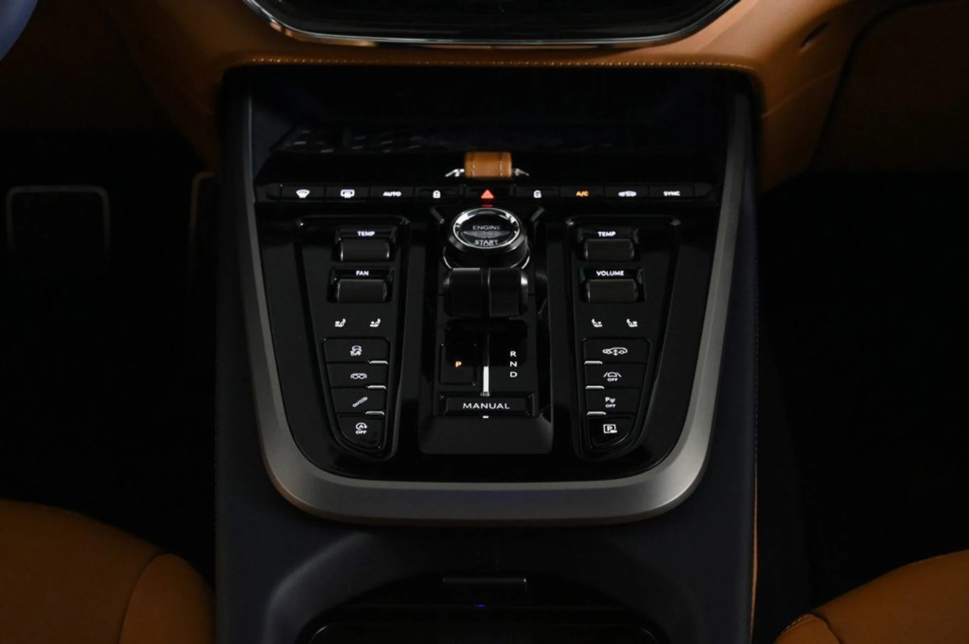 mph013_142463643_new_2026_aston_martin_dbx_707awd_11350_22961651_13_1024_c9724735a6