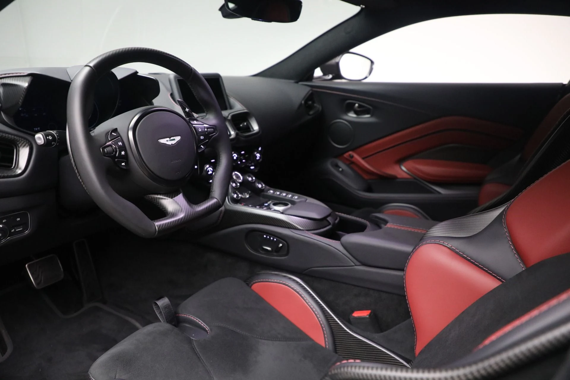 mph013_1425935240_Used_2023_Aston_Martin_Vantage_V12_18ed0f6f61