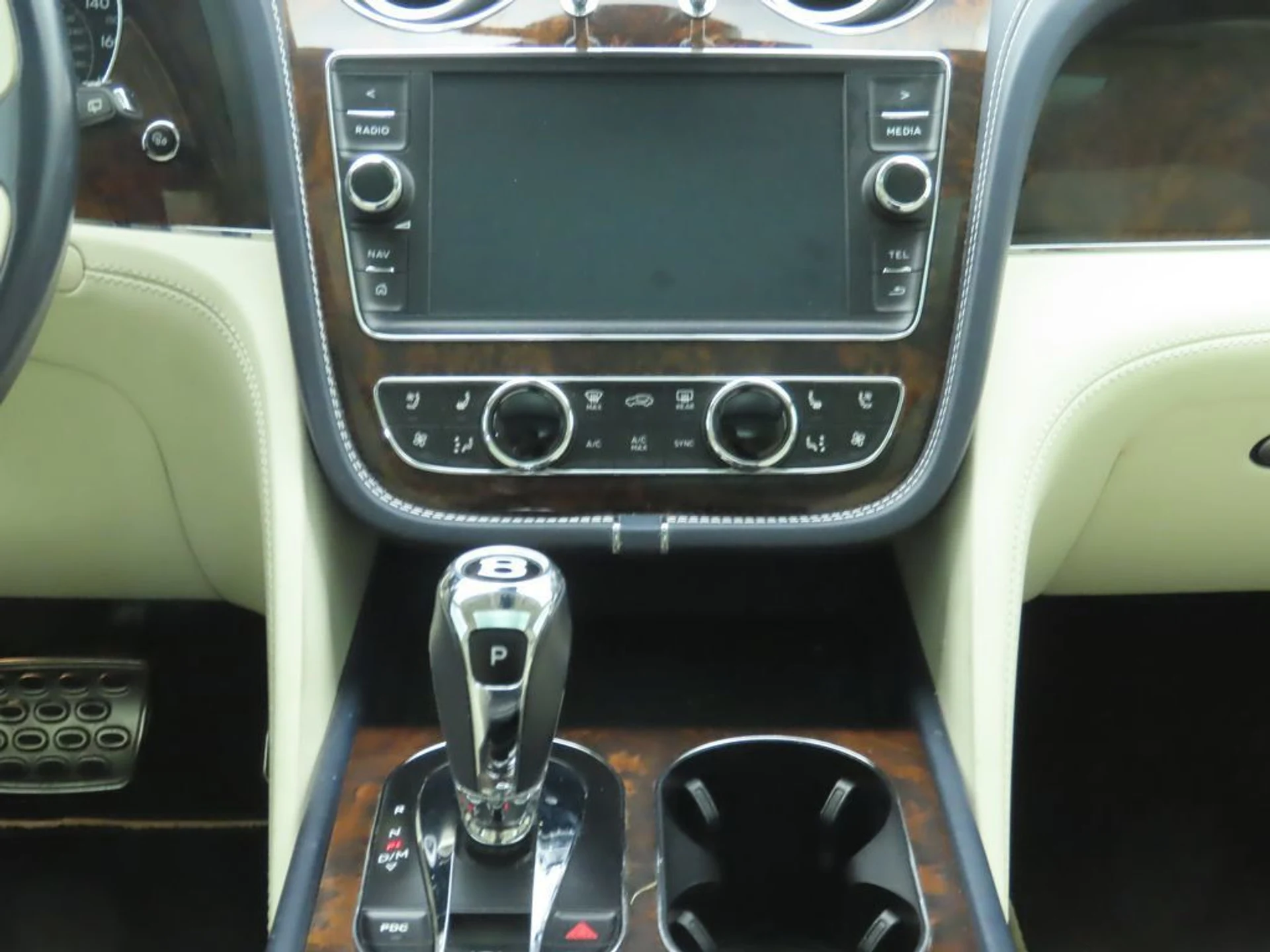 mph013_142613353_used_2019_bentley_bentayga_v8awd_8119_22979397_14_1024_492b177ec5