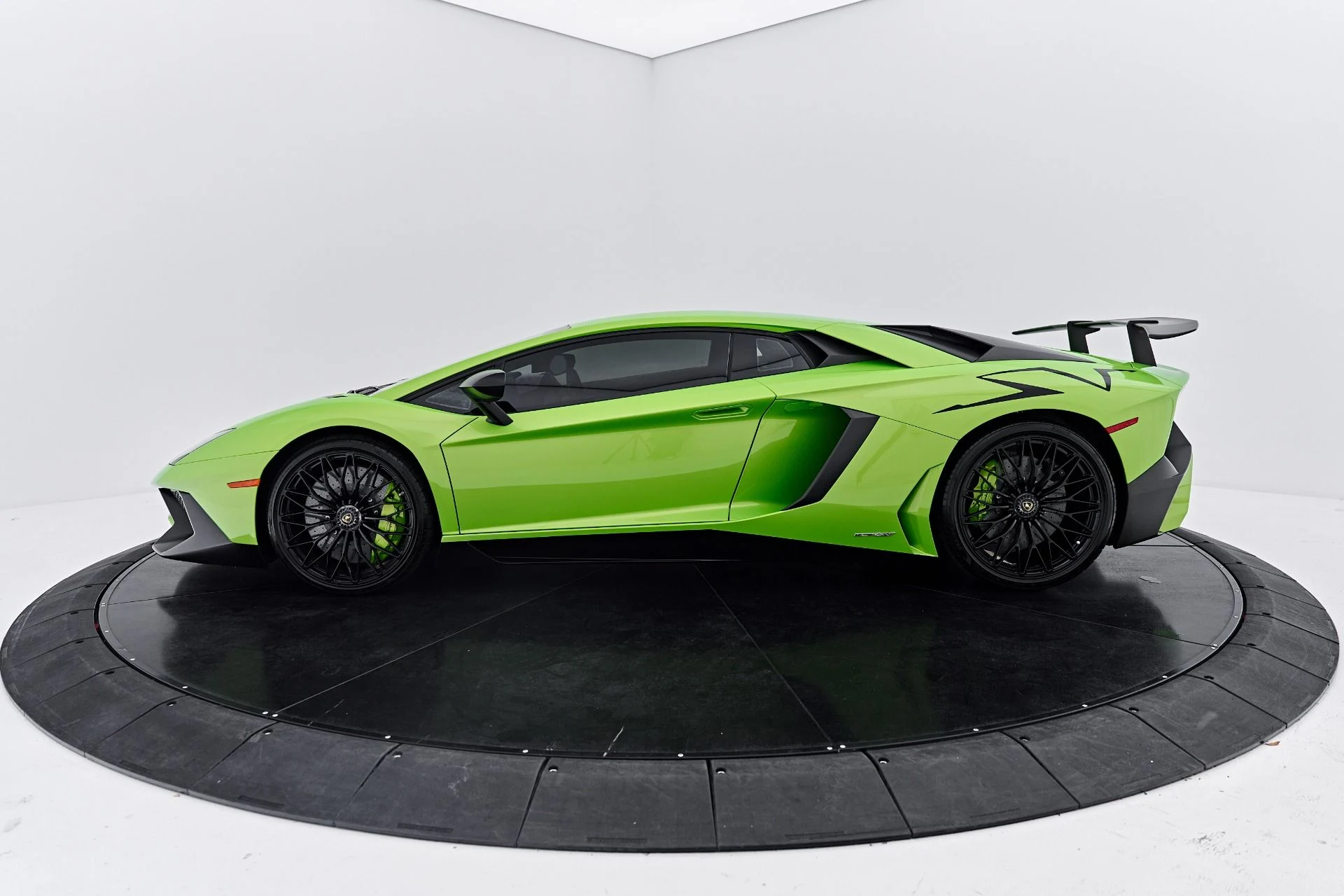 mph013_143218426_Used_2016_Lamborghini_Aventador_LP_750_4_Super_Veloce_1791227449_d7ac77c29a