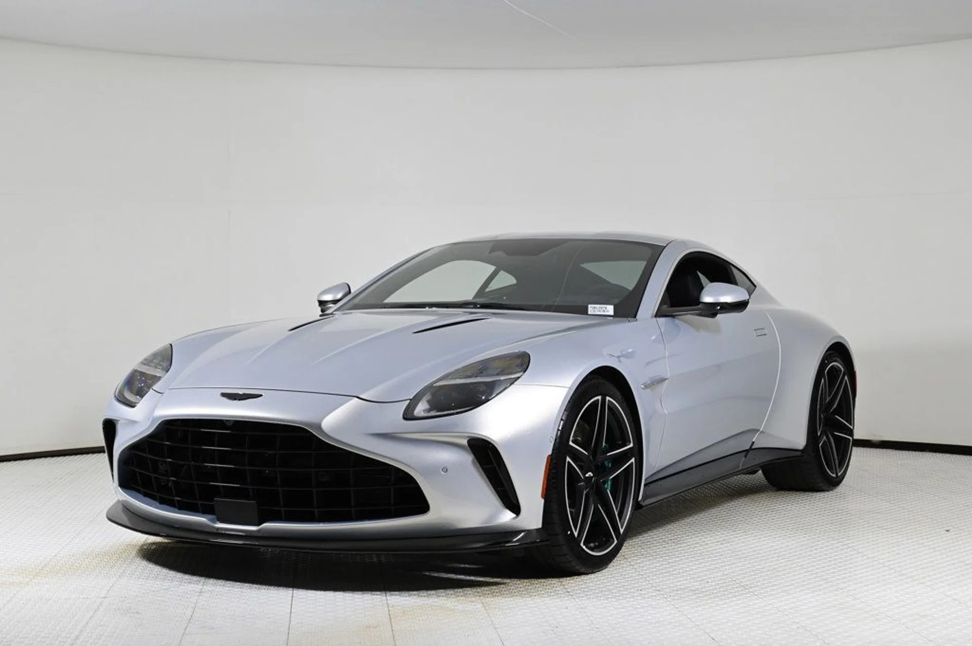 mph013_1437292943_new_2026_aston_martin_vantage_11350_22933647_13_1024_943d3991e1