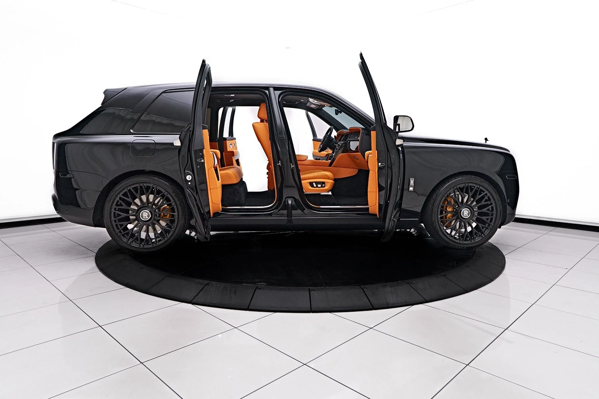 mph013_1439874377_Used_2021_Rolls_Royce_Cullinan_Base_1754605348_bab52b8514