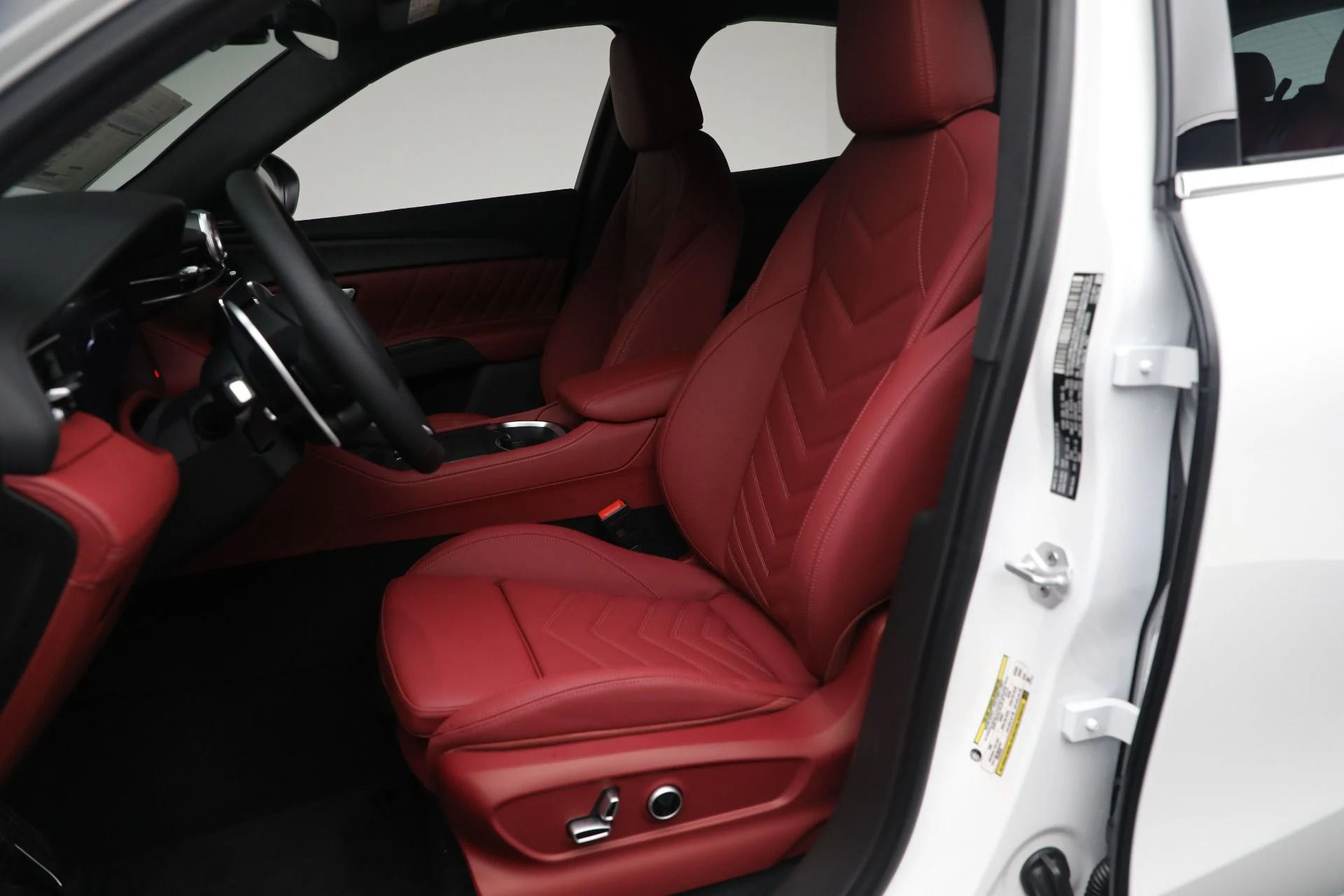 mph013_1444944226_New_2025_Maserati_Grecale_e68cbbf89b