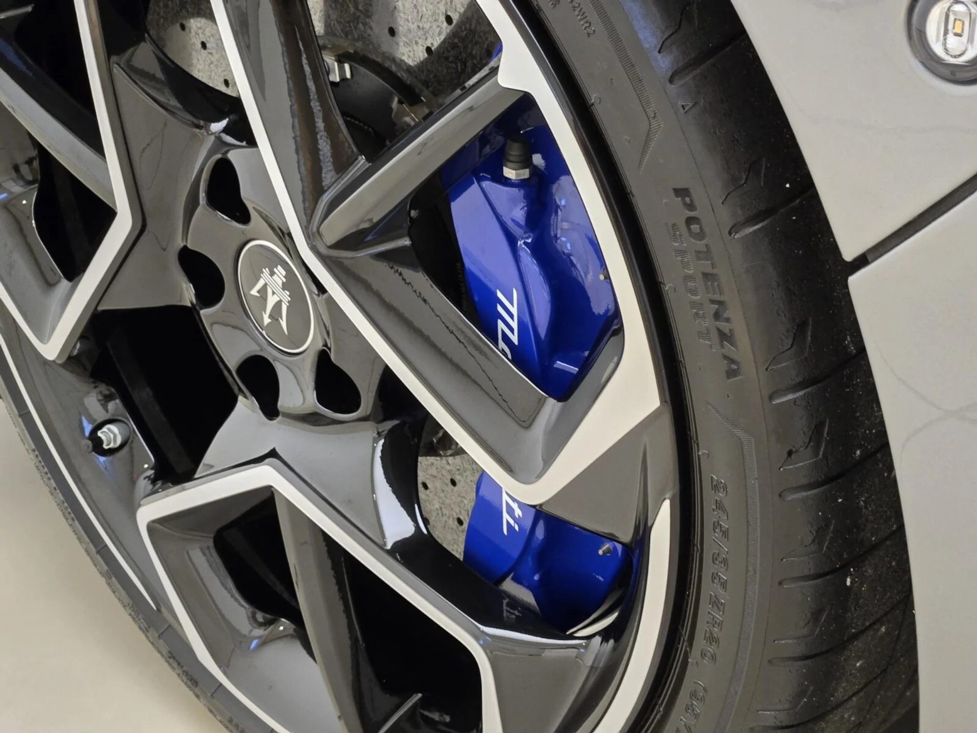 mph013_1447186693_Used_2022_Maserati_MC_20_1767077619_40c4cdc5f0