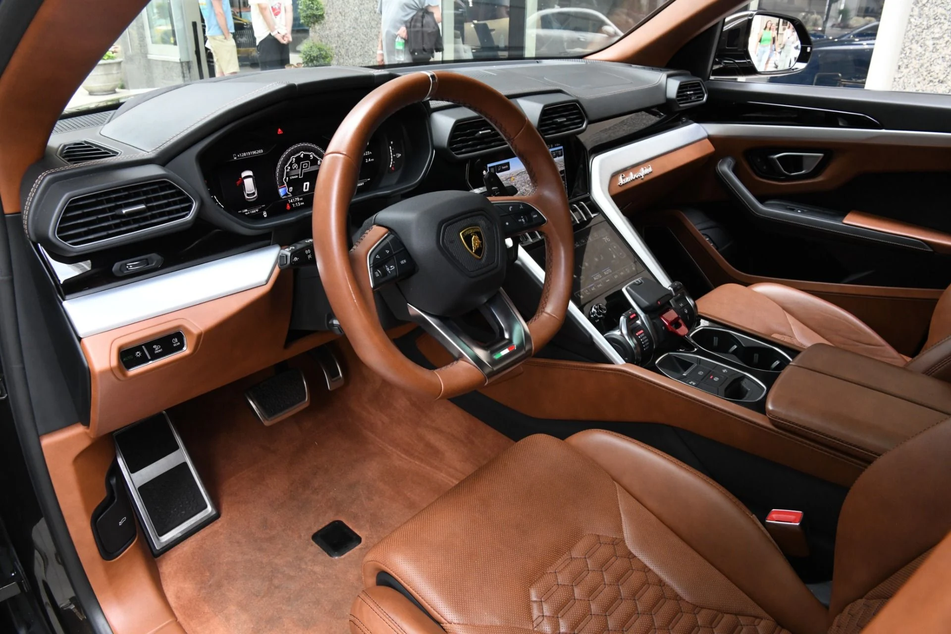 mph013_1447355902_Used_2021_Lamborghini_Urus_1748030633_3d62ce9ab3