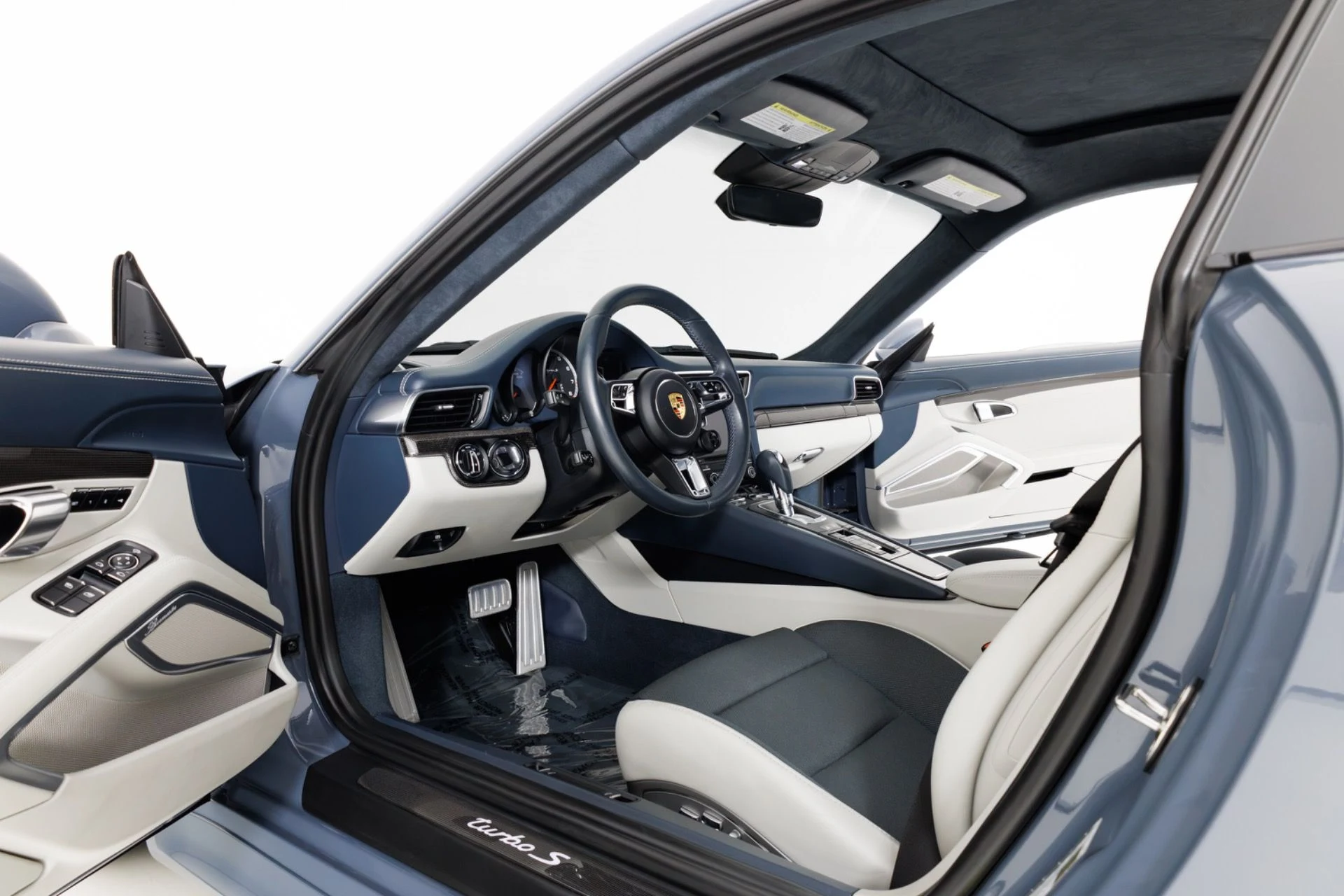 mph013_144790468_Used_2017_Porsche_911_Turbo_S_1787680340_91bb6b408f
