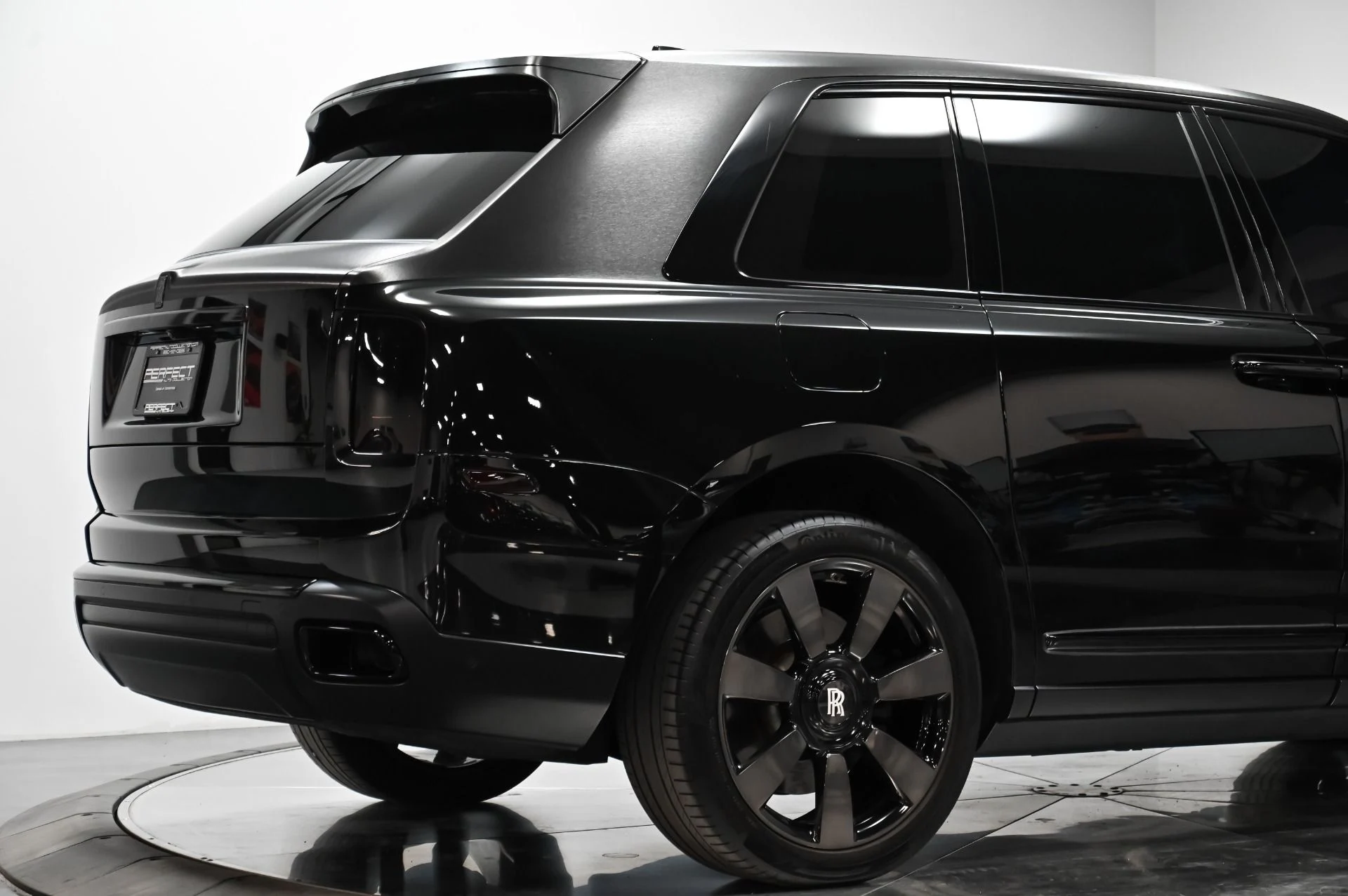 mph013_1451202147_Used_2019_Rolls_Royce_Cullinan_Base_1753916871_d00aaff196