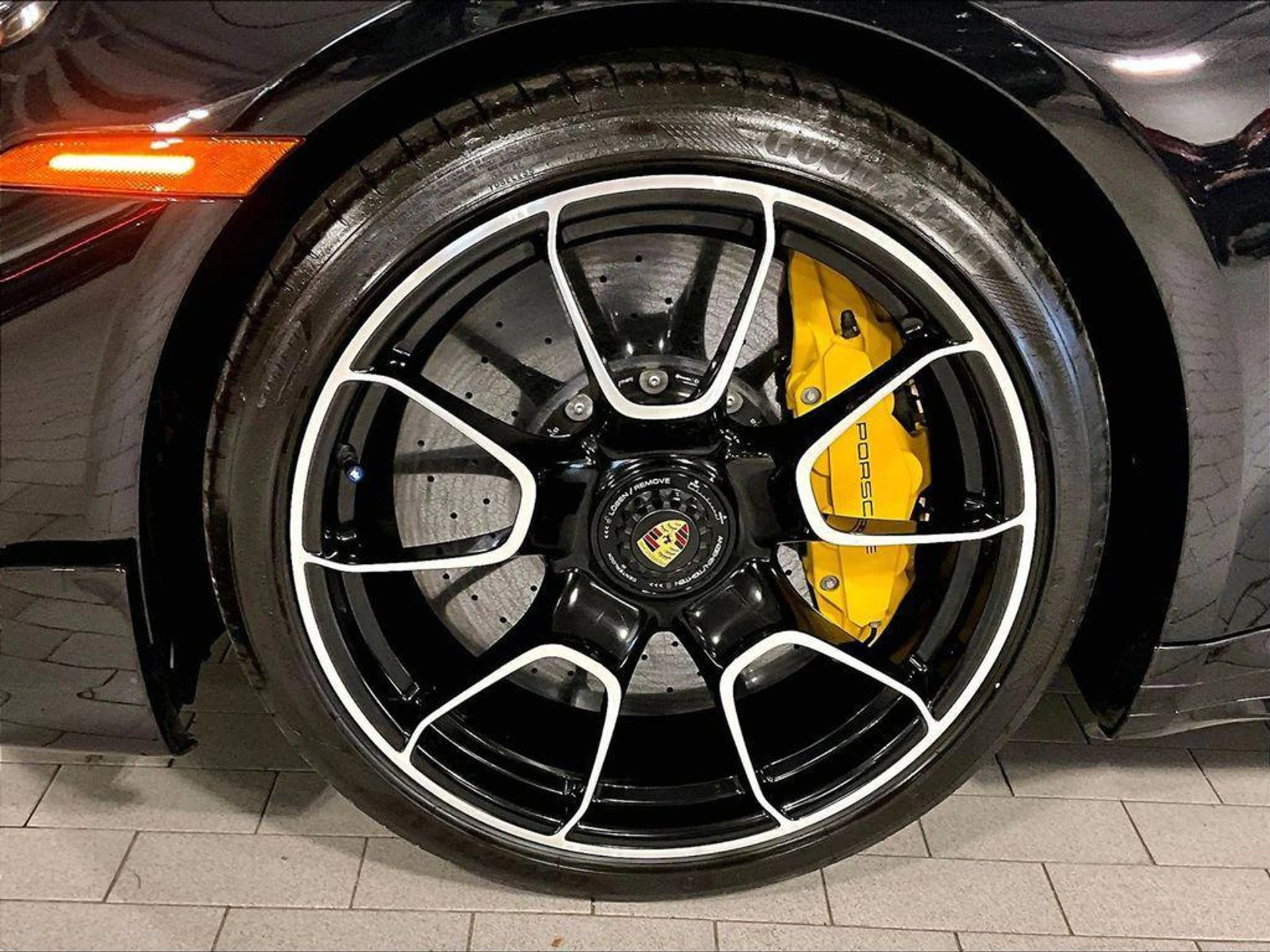 mph013_1463701748_Oz4_D_Cb_AF_Lyrtkx_VA_8ne1_Emo_Ji_M_57eb70e00e