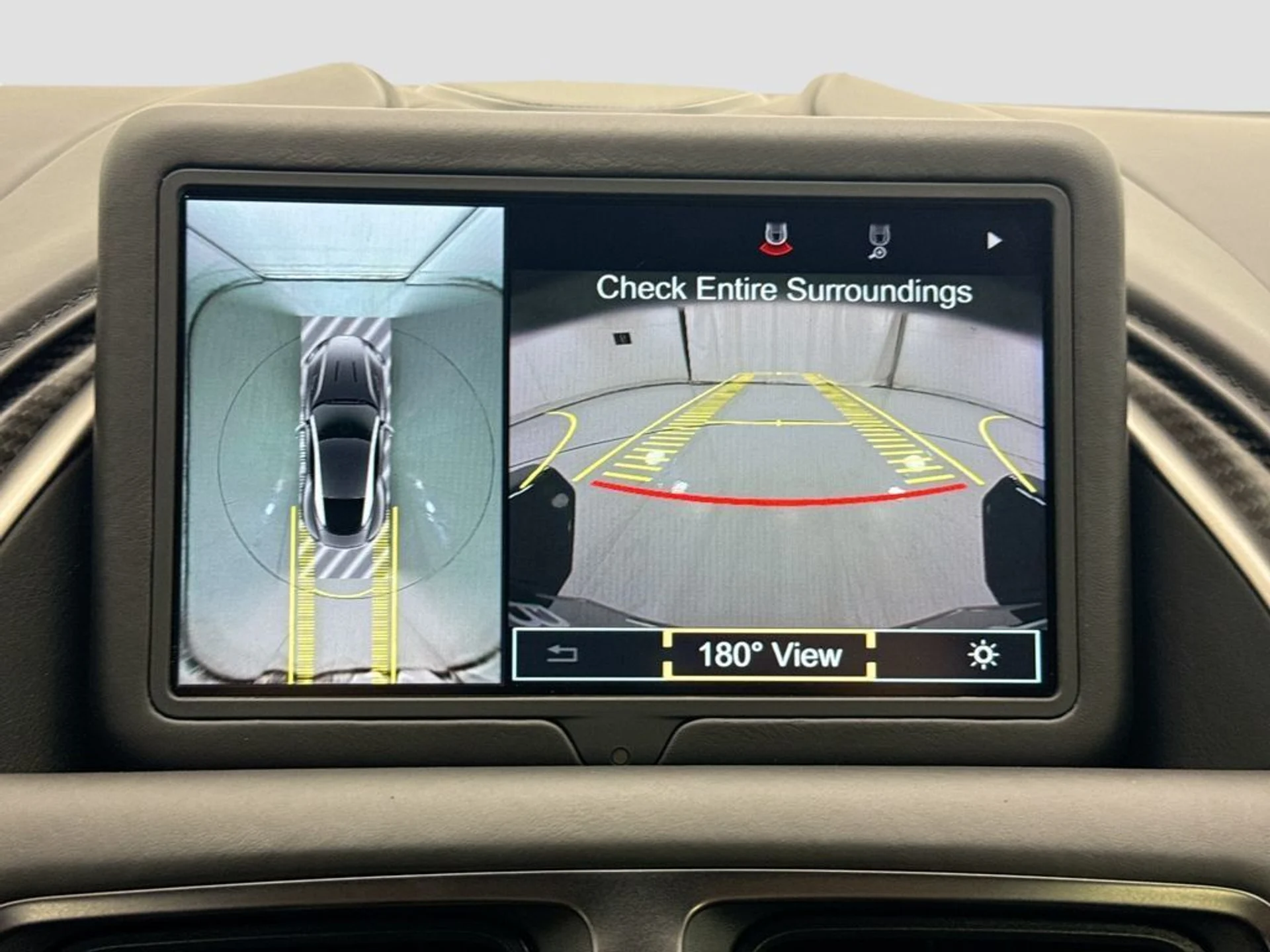 mph013_1467797884_used_2018_aston_martin_db11_v12coupe_8119_23017514_14_1024_2119eca33b