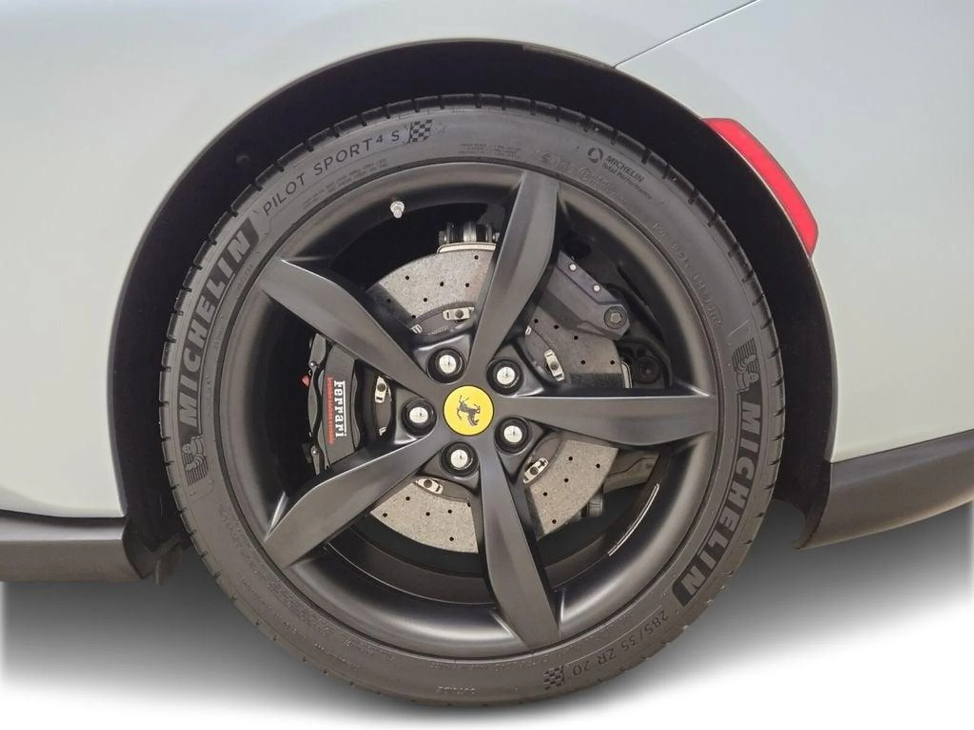 mph013_1486076318_Used_2022_Ferrari_Portofino_M_1771611767_1bf4b661ee