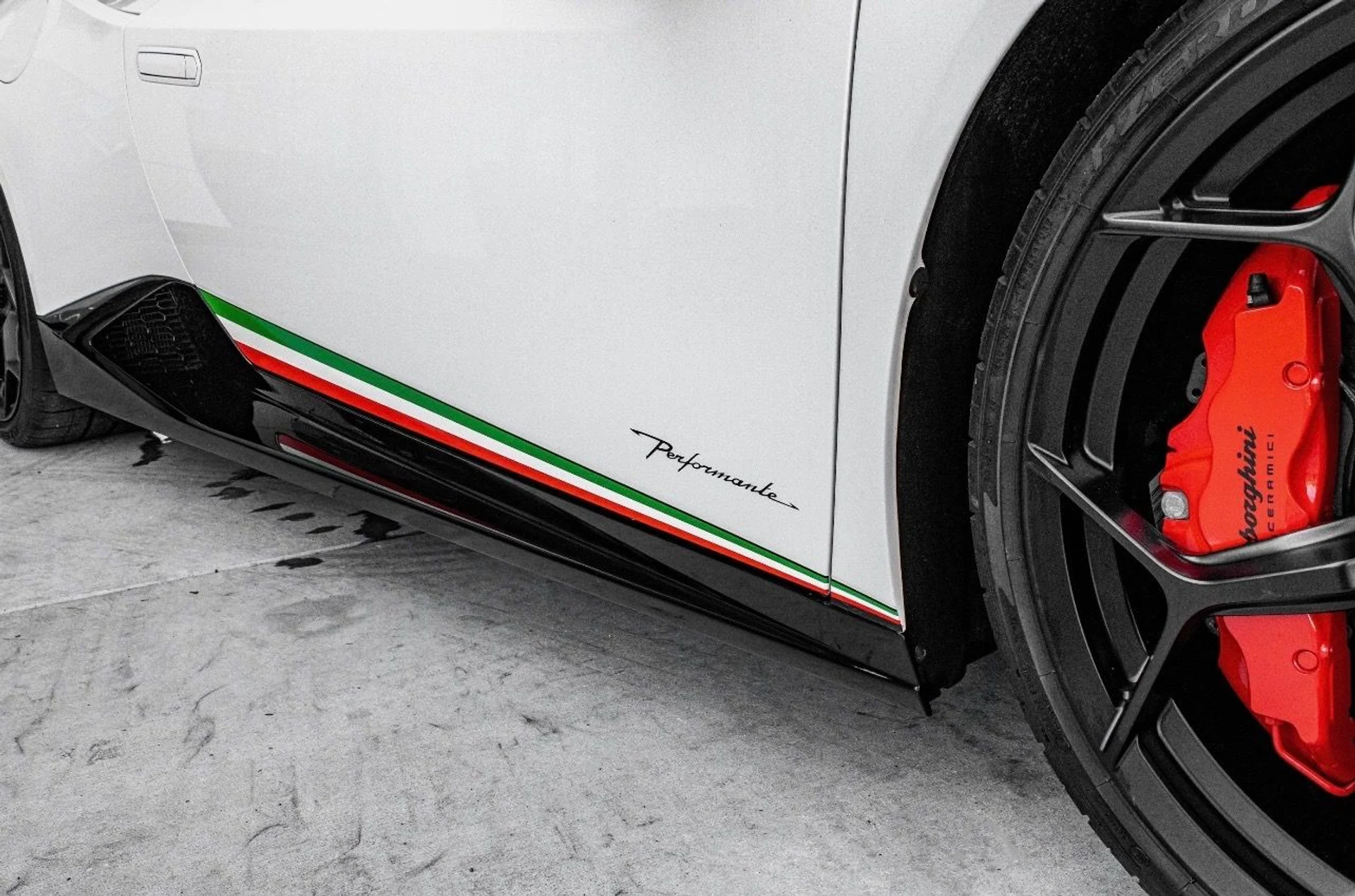 mph013_1489442315_Used_2018_Lamborghini_Huracan_LP_640_4_Performante_Spyder_1776111575_1e4cb398ba