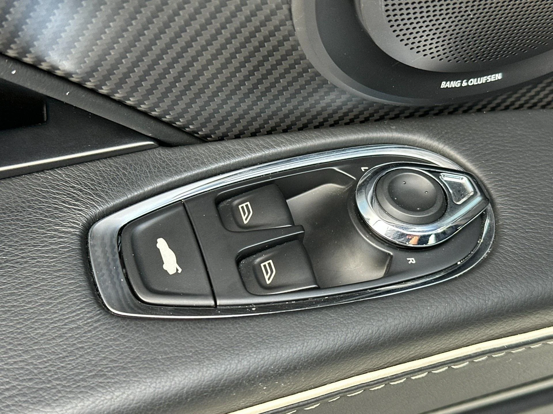 mph013_1491773673_Used_2019_Aston_Martin_DBS_Superleggera_1760105789_d4c484d31d