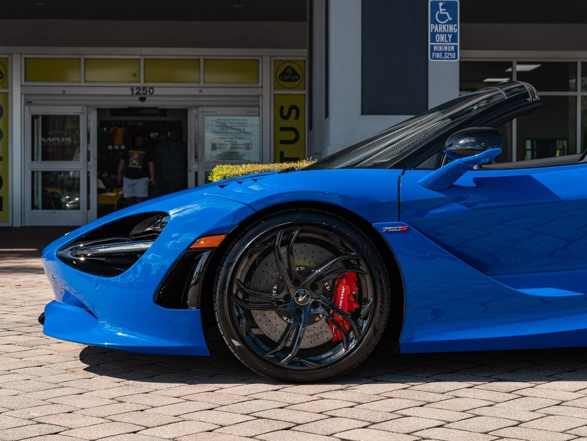 mph013_1508116218_Used_2024_Mc_Laren_750_S_1764191159_b3b318e51e