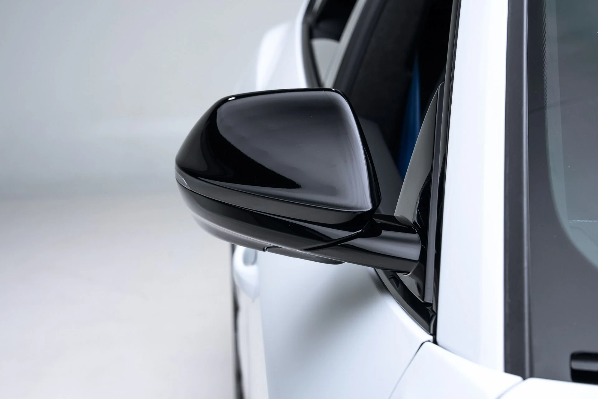 mph013_1508947613_Used_2024_Lamborghini_Urus_S_1774974370_64804449a1