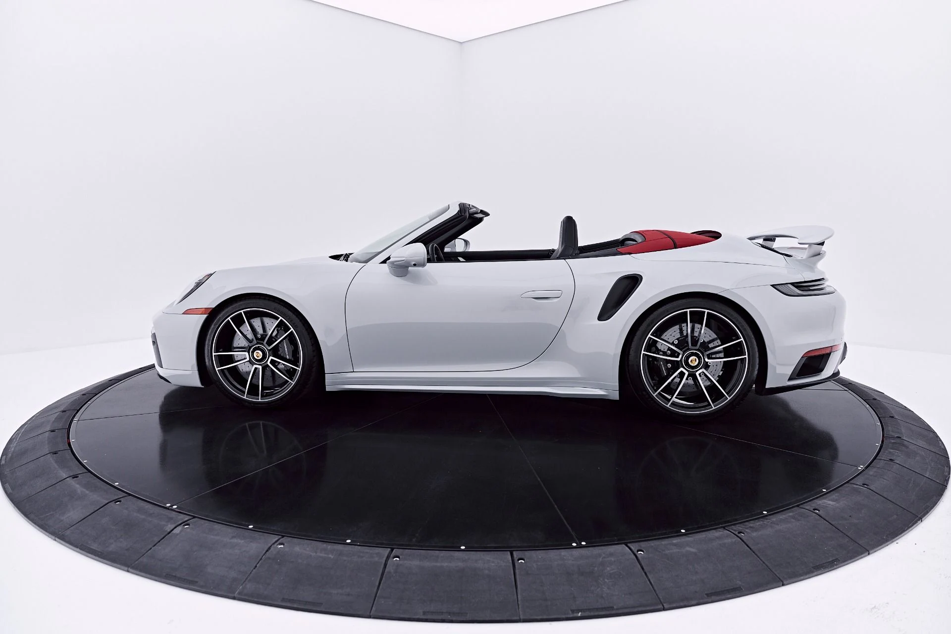 mph013_1513280389_Used_2024_Porsche_911_Turbo_S_1782870633_828d4054ad