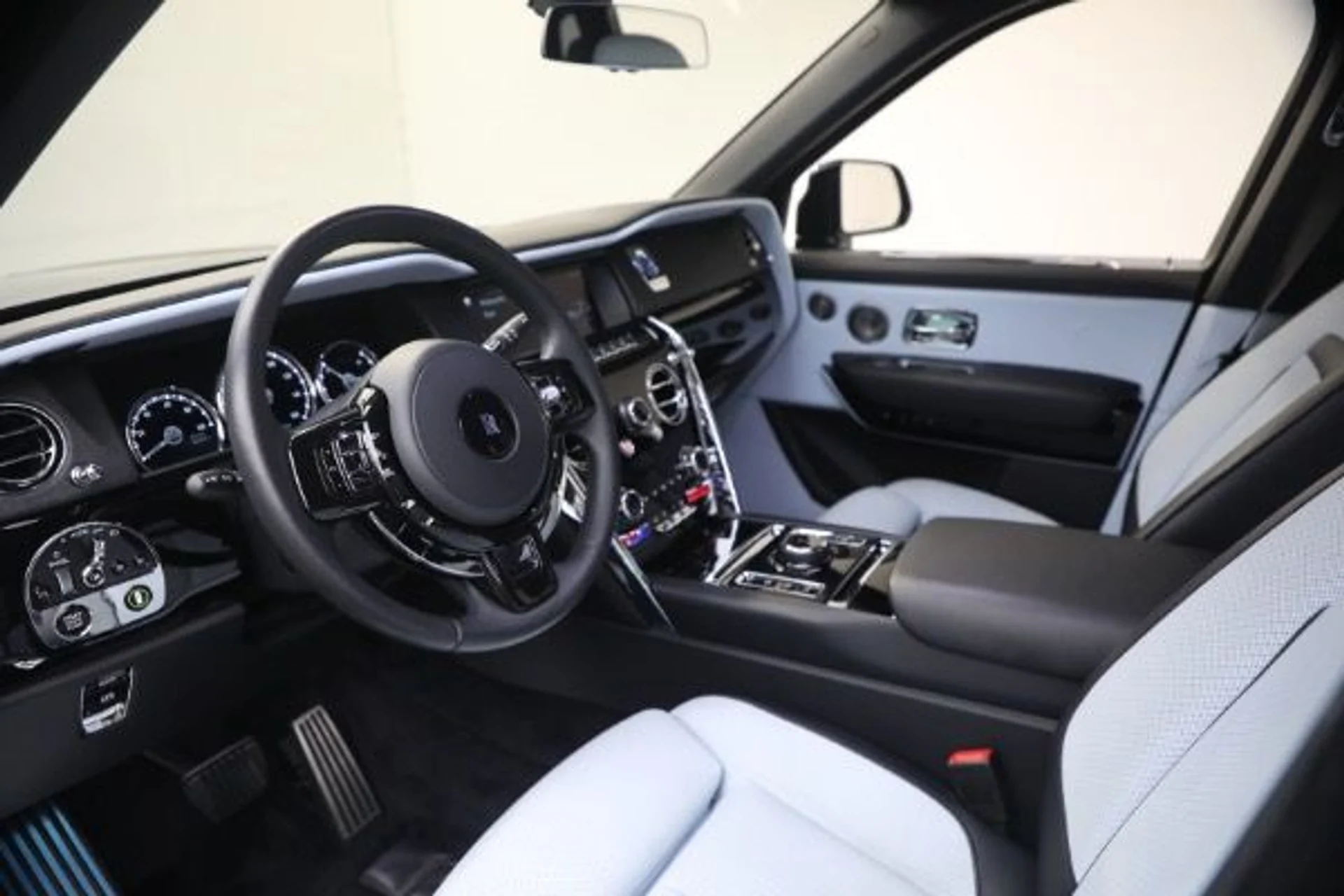 mph013_1513975041_Used_2022_Rolls_Royce_Cullinan_27bd767c35