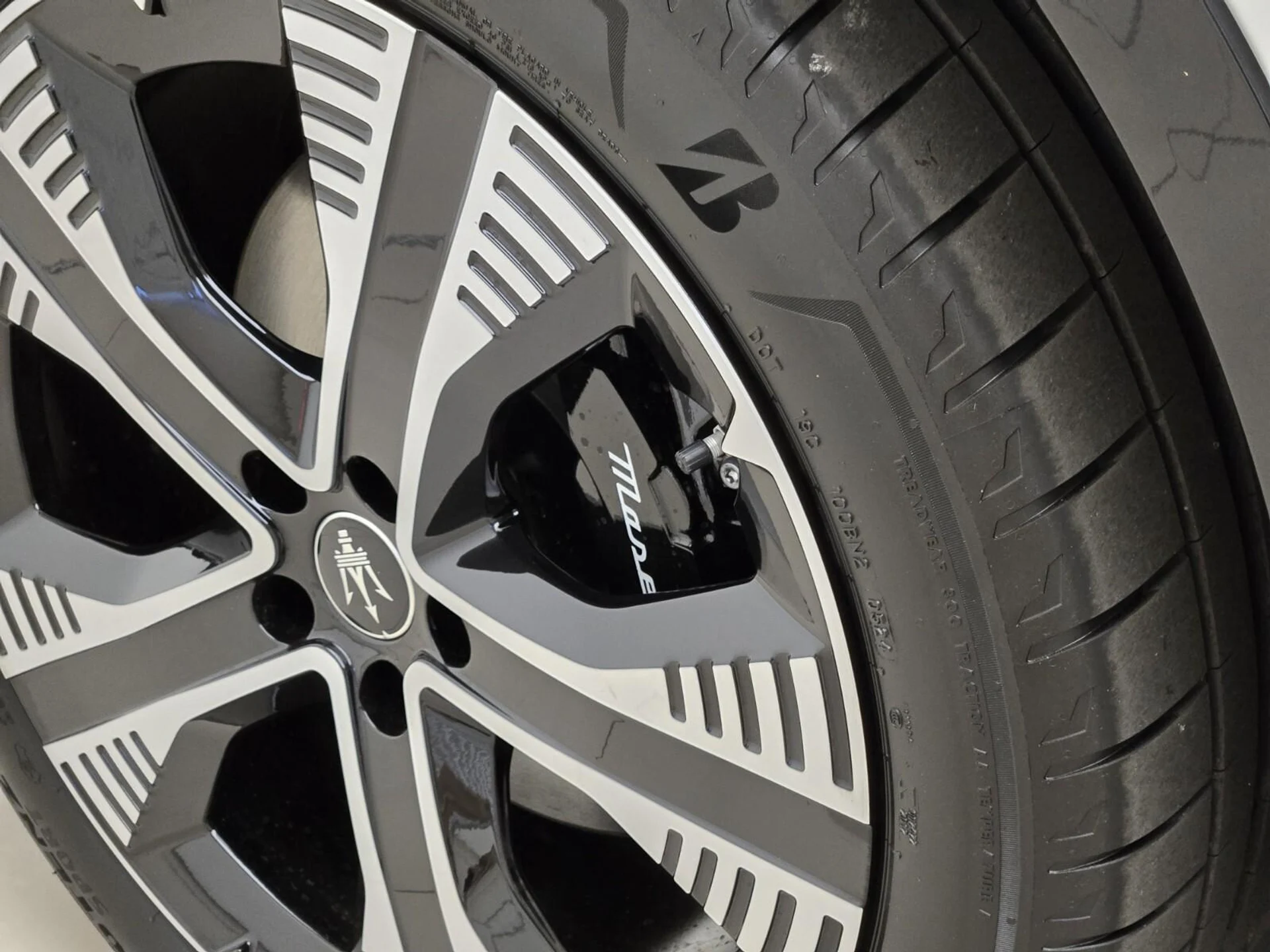 mph013_1520873755_New_2025_Maserati_Grecale_Folgore_1753162012_3a80bb3fde