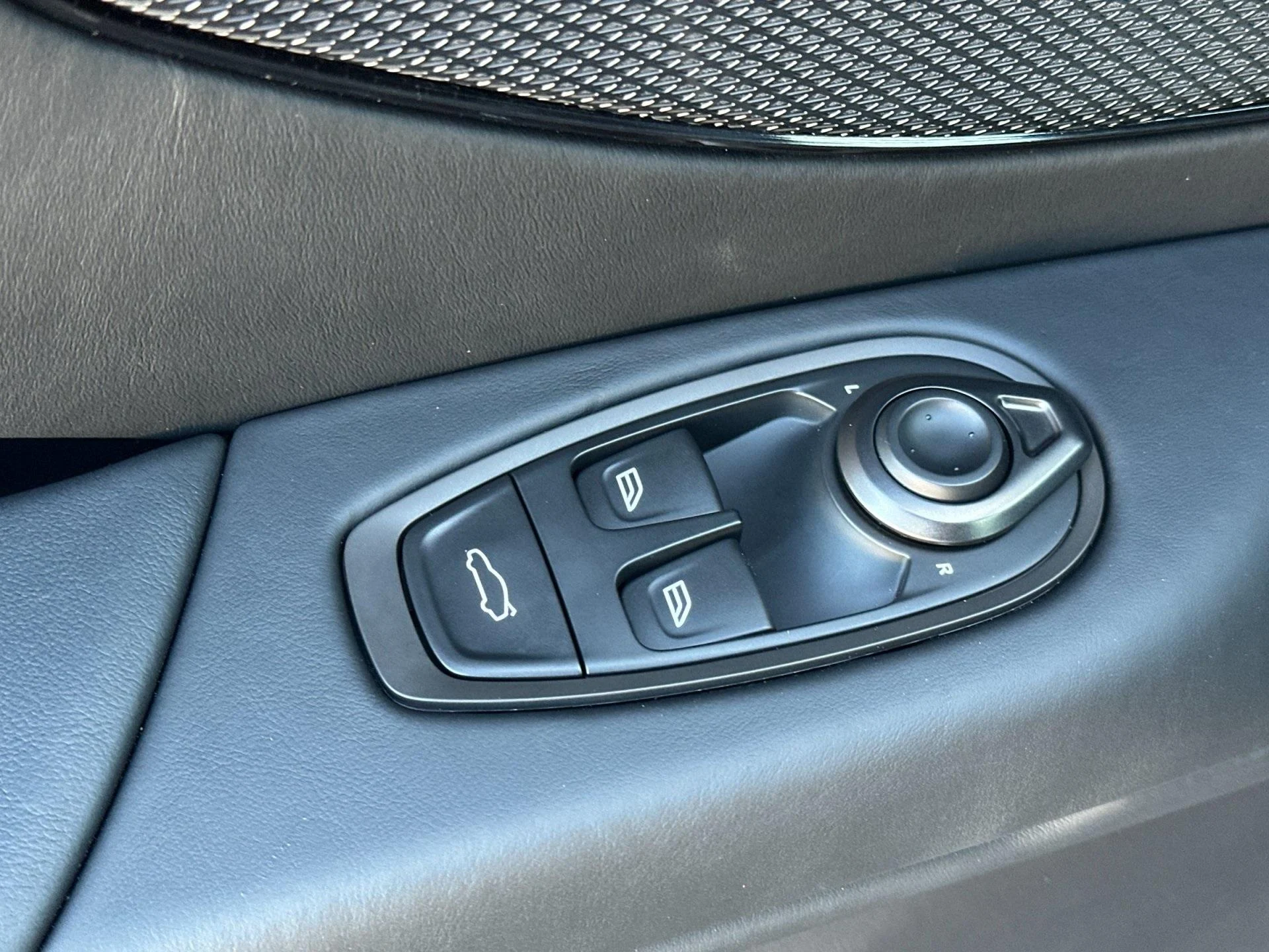 mph013_1522330383_New_2026_Aston_Martin_Vantage_Coupe_1764169794_09a458a2db