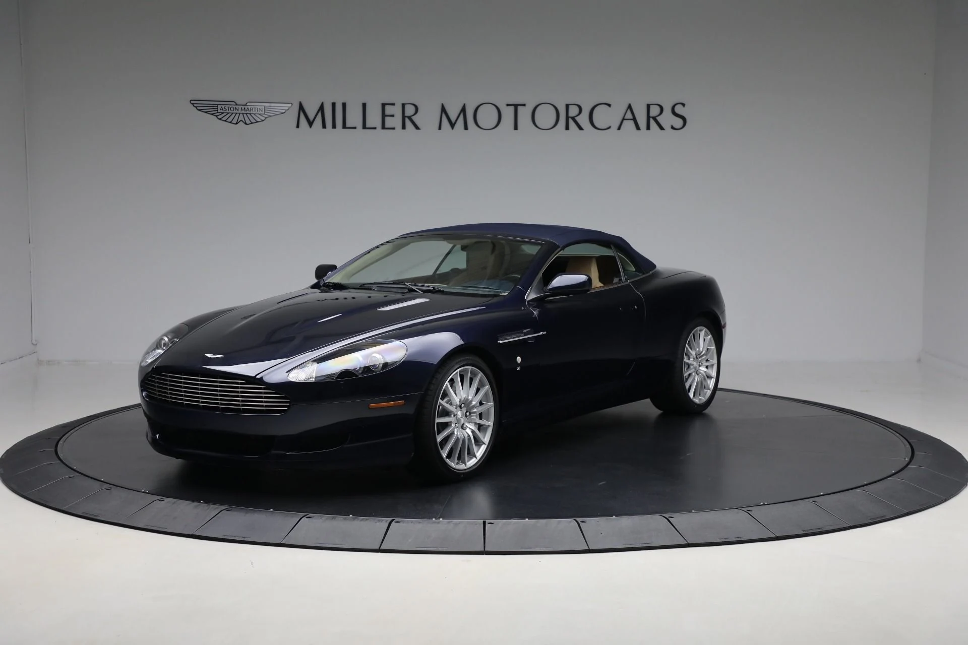 mph013_1522420154_Used_2007_Aston_Martin_DB_9_Volante_bd68091352