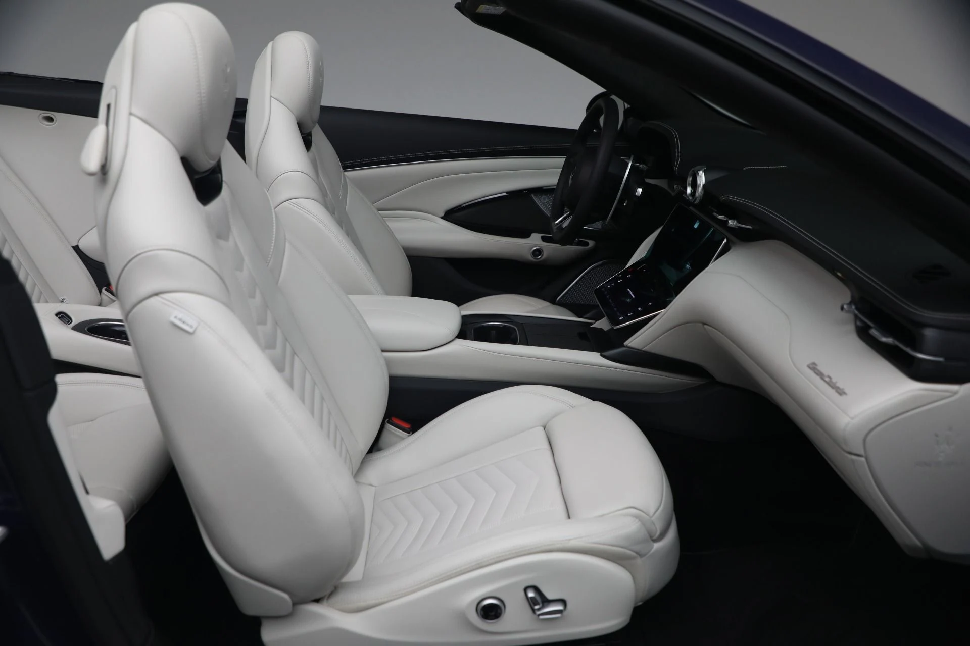 mph013_152893879_New_2026_Maserati_Gran_Cabrio_Trofeo_1777995538_6eaaea4f98