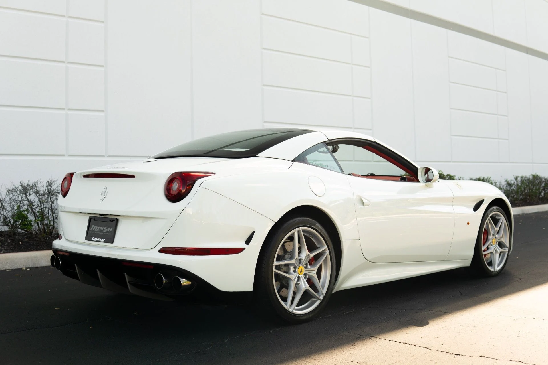 mph013_1532976553_Used_2017_Ferrari_California_T_1767901173_d1aa3ee0de