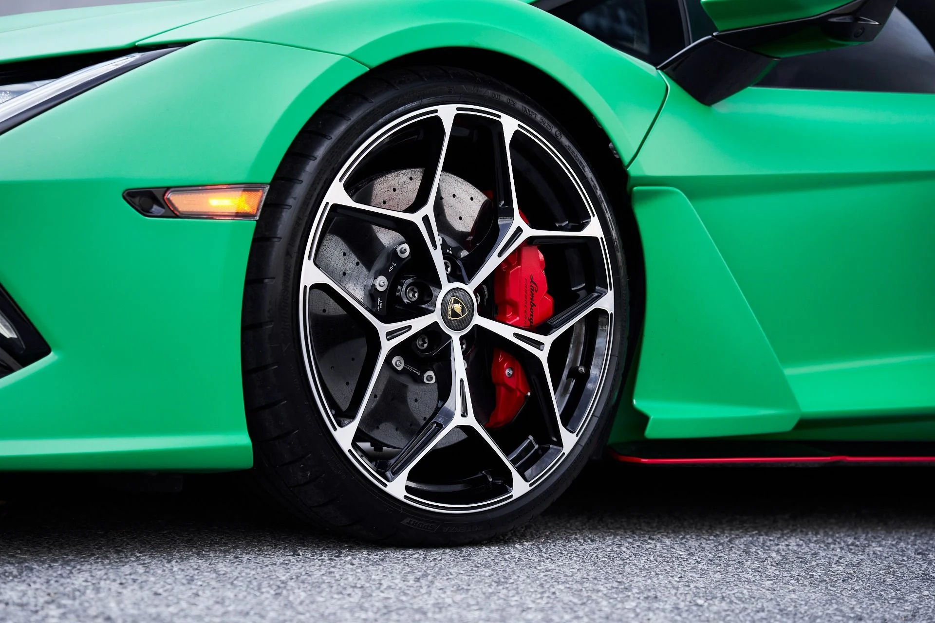 mph013_1534476083_Used_2024_Lamborghini_Revuelto_Base_1756951518_56900d3fe0