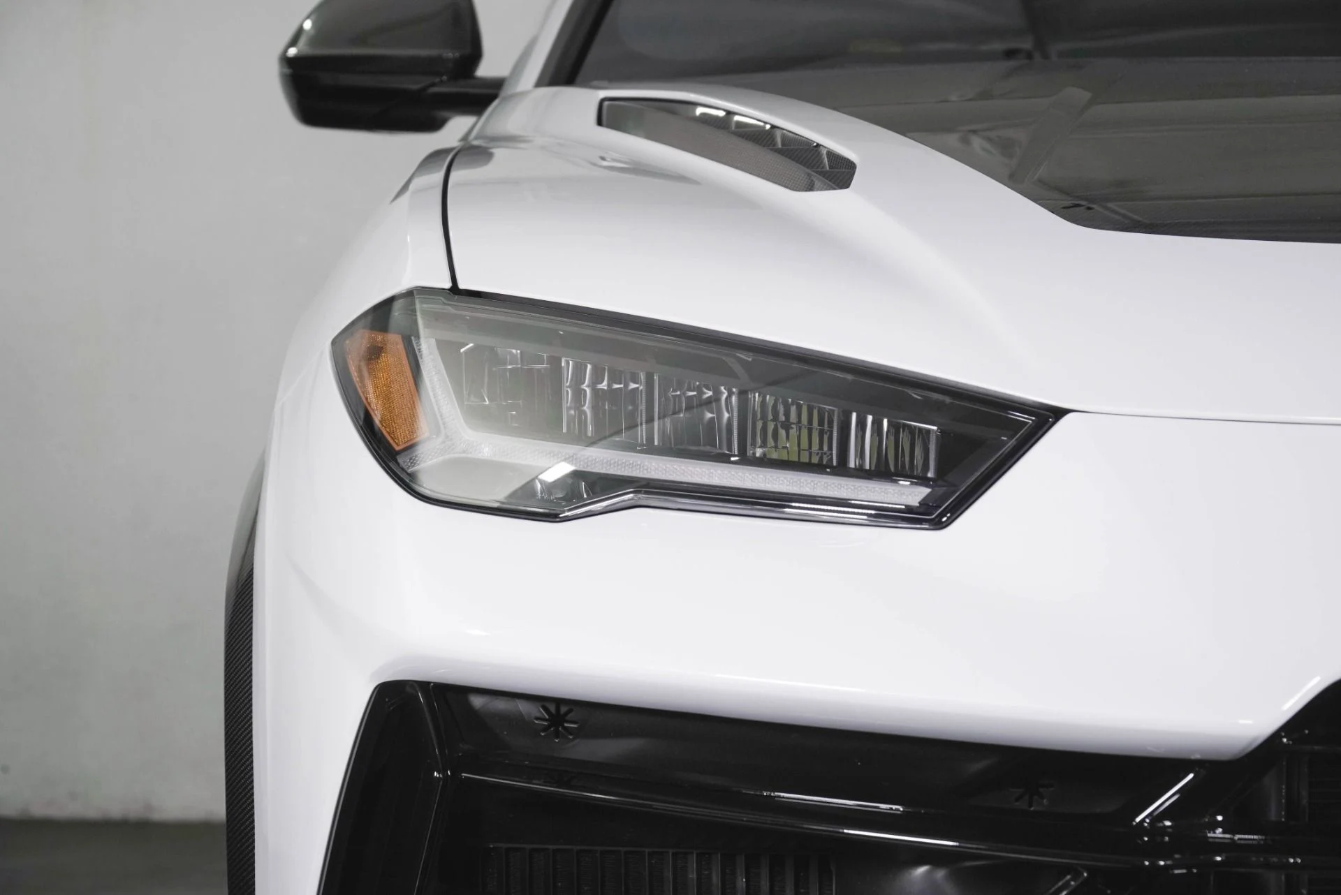 mph013_1535285404_Used_2023_Lamborghini_Urus_Performante_1789368095_060d2b8148