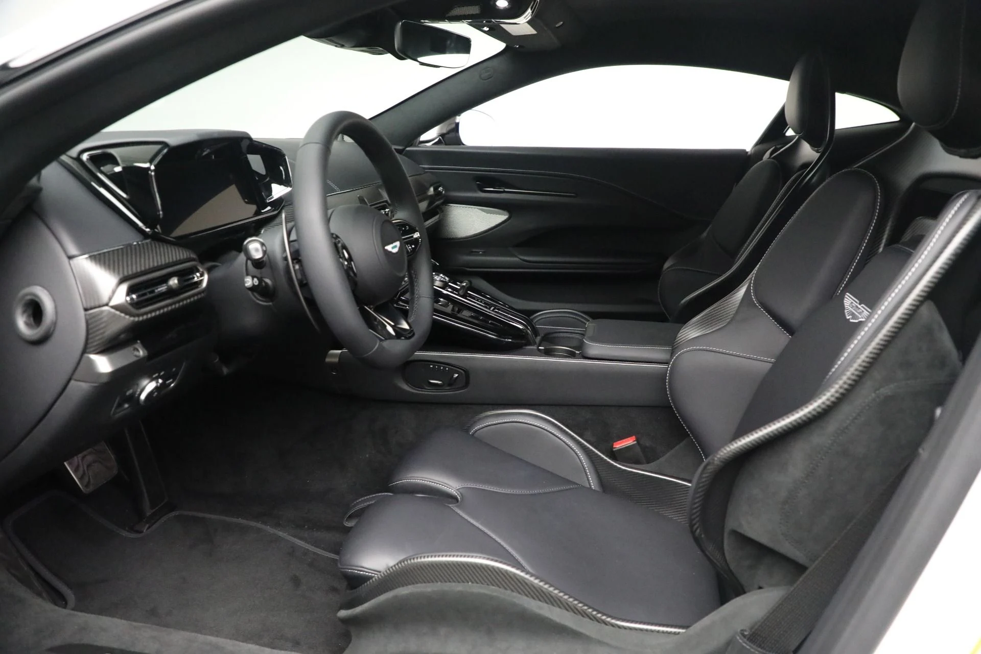 mph013_1537065157_New_2025_Aston_Martin_Vantage_0572159f47