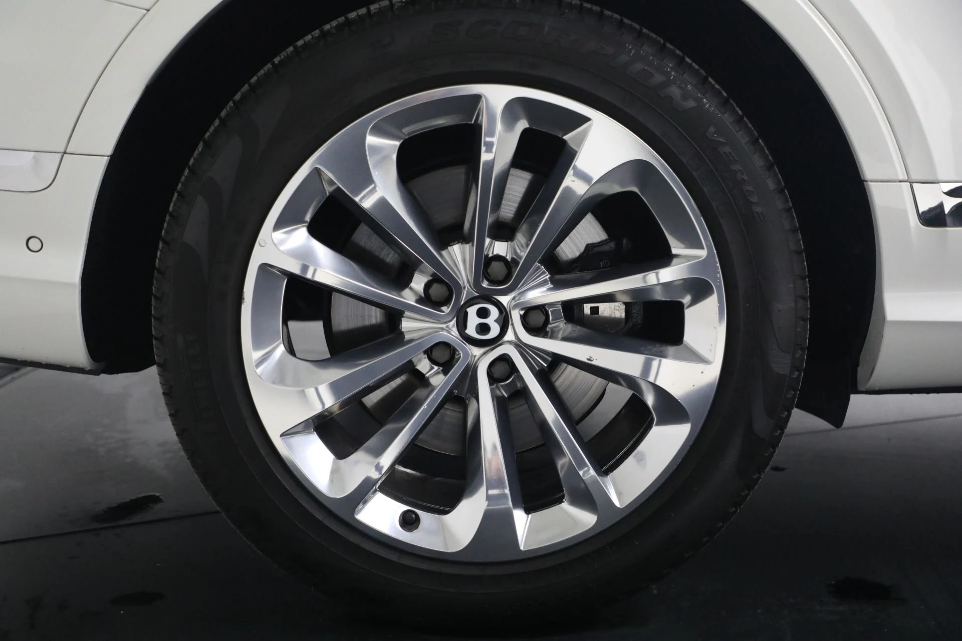 mph013_1537077799_Used_2023_Bentley_Bentayga_V8_1770421584_7f59c262d5