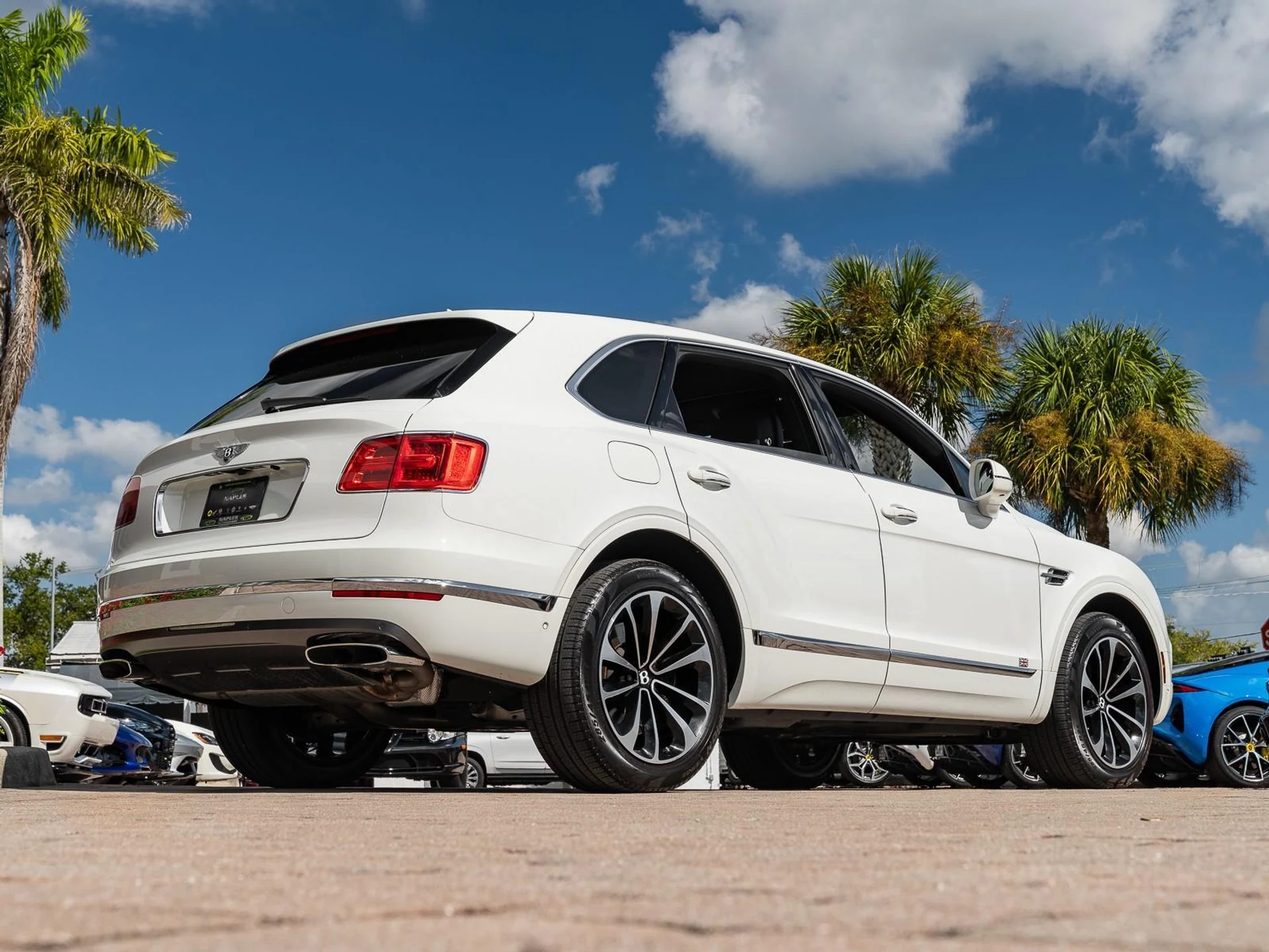 mph013_1546918371_Used_2018_Bentley_Bentayga_W12_Signature_1761171397_6a6a1b85c3