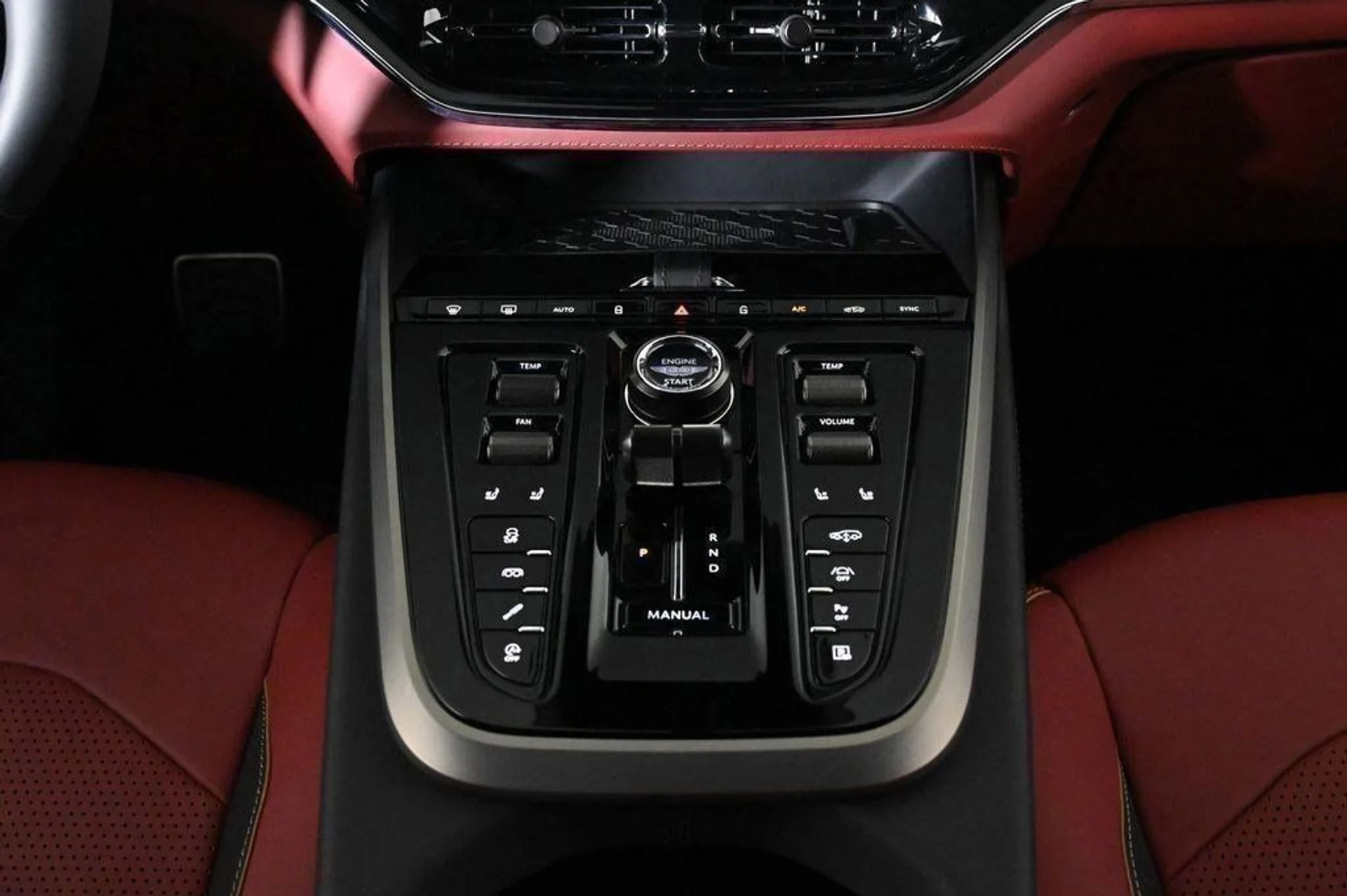 mph013_1547229184_new_2025_aston_martin_dbx_707awd_11350_22854858_13_1024_5beb3c7ae9