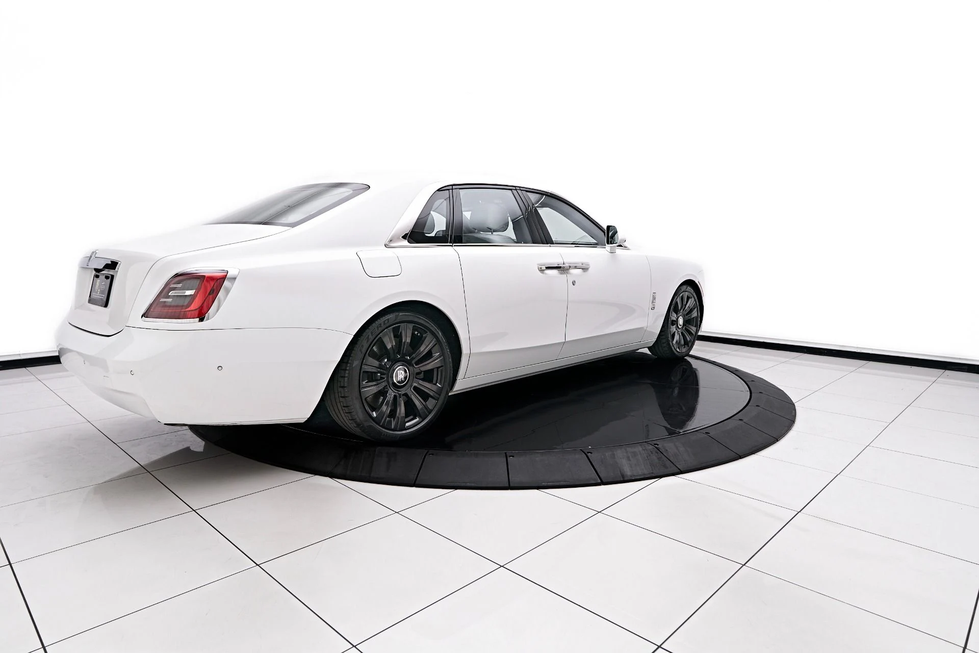 mph013_1549656633_Used_2021_Rolls_Royce_Ghost_Base_1754512470_1da537ced4