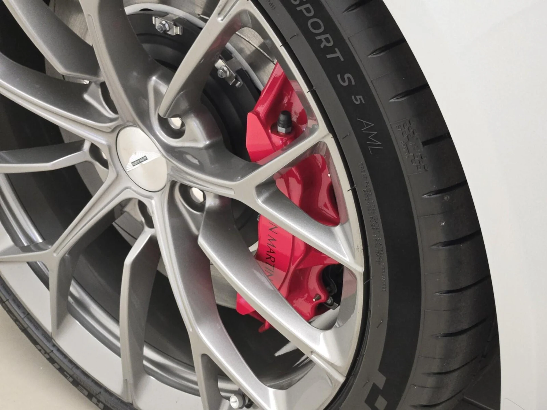 mph013_1550813979_New_2026_Aston_Martin_Vantage_S_1778909008_5ee7b1ea6a