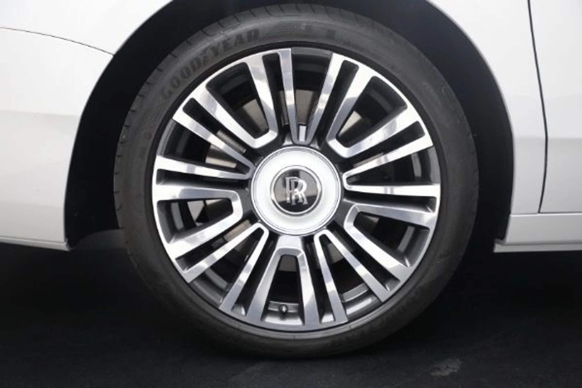 mph013_1551878833_Used_2022_Rolls_Royce_Ghost_35c28b0d32